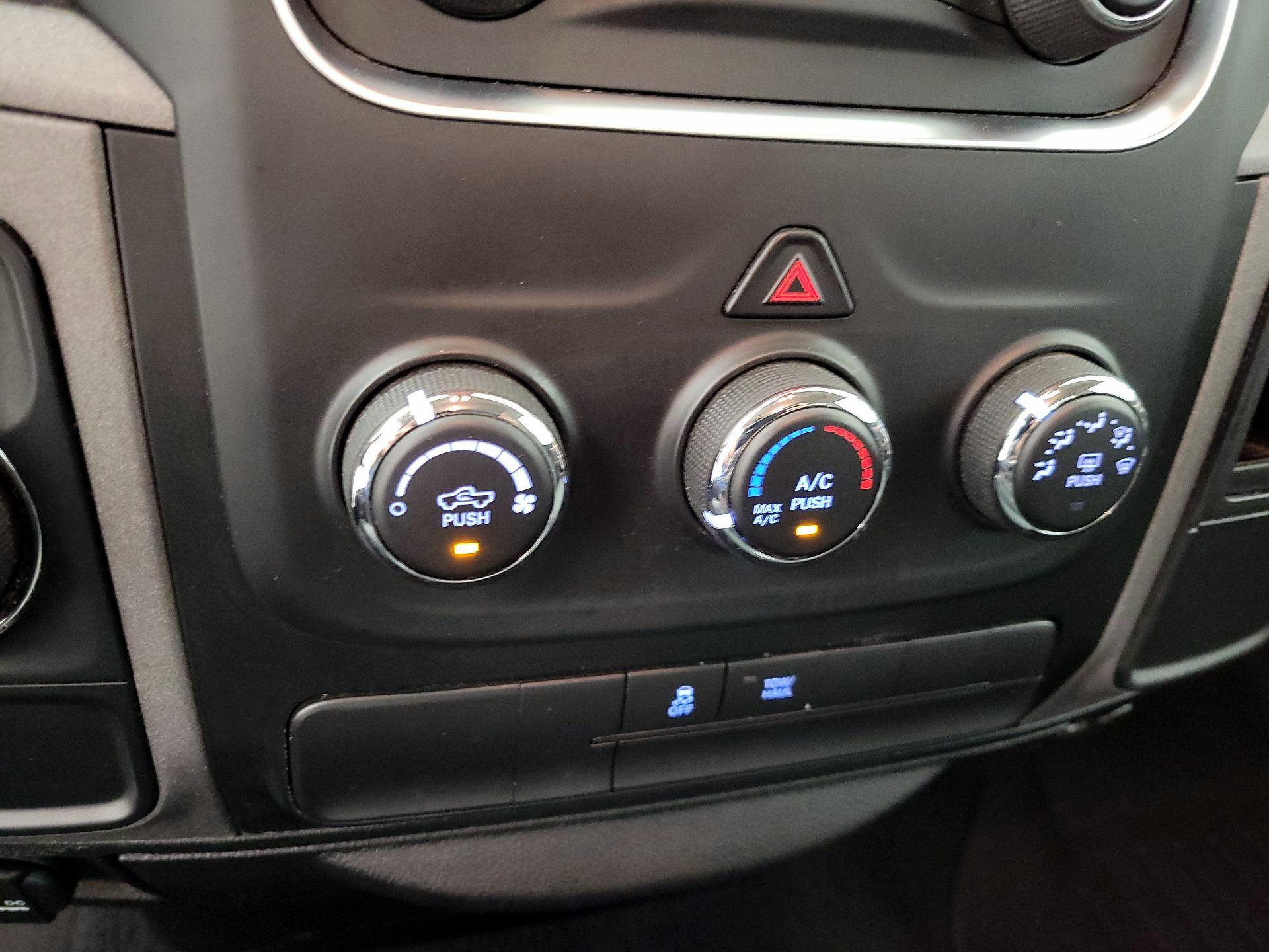 Thumbnail: 2019 RAM 1500 Classic - 16