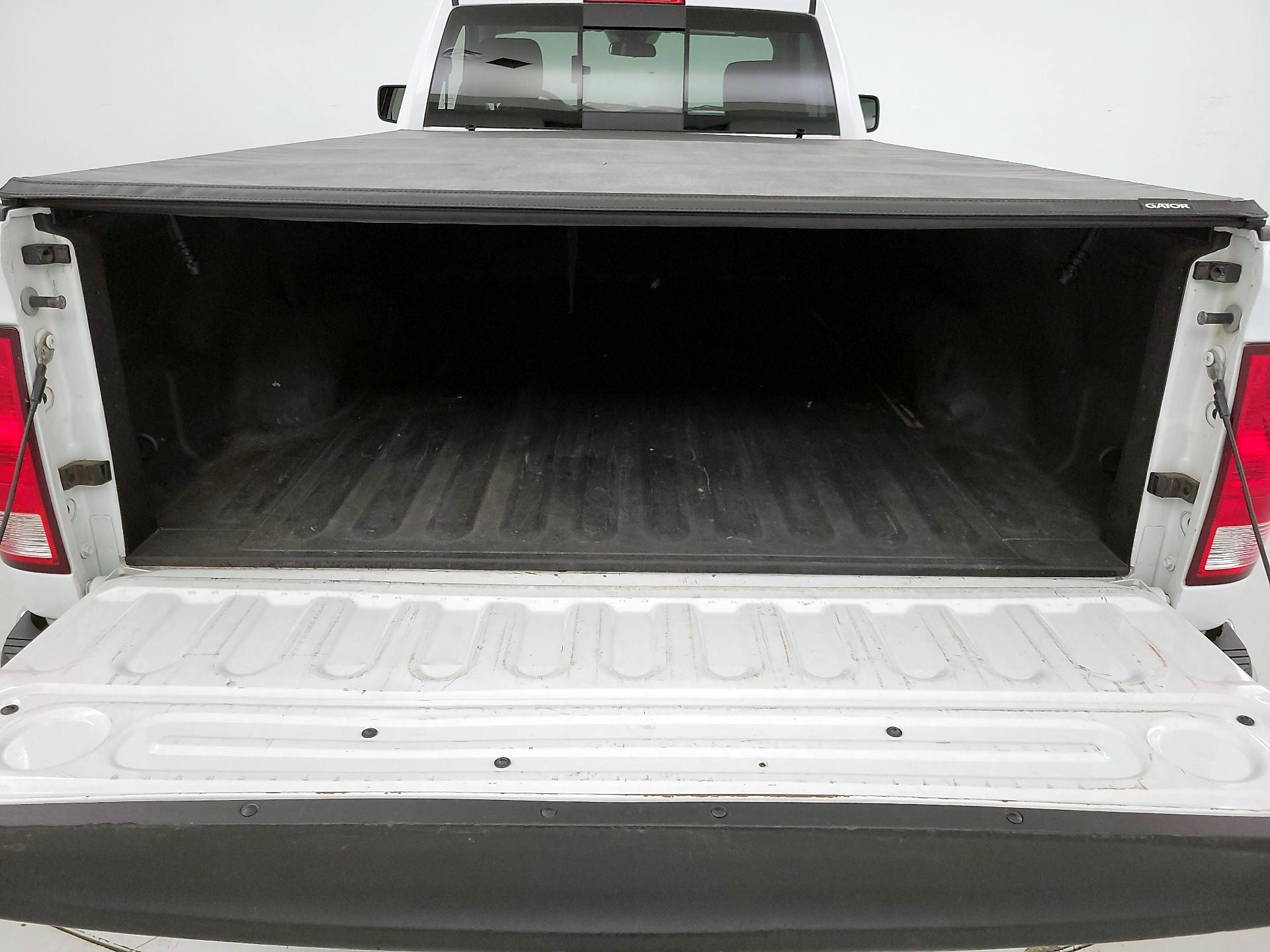 Thumbnail: 2019 RAM 1500 Classic - 19