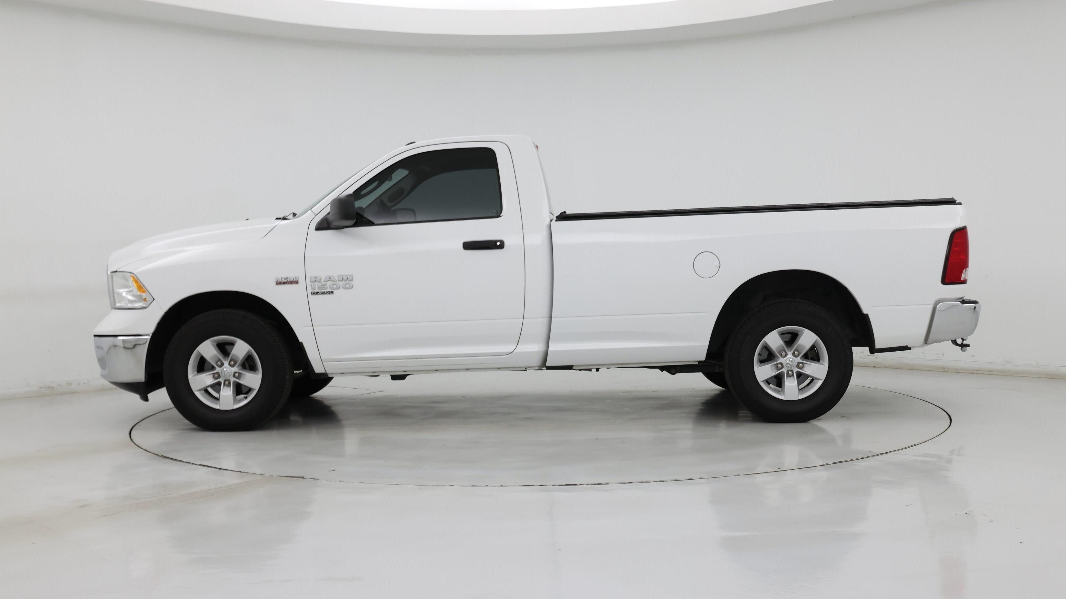 Thumbnail: 2019 RAM 1500 Classic - 3