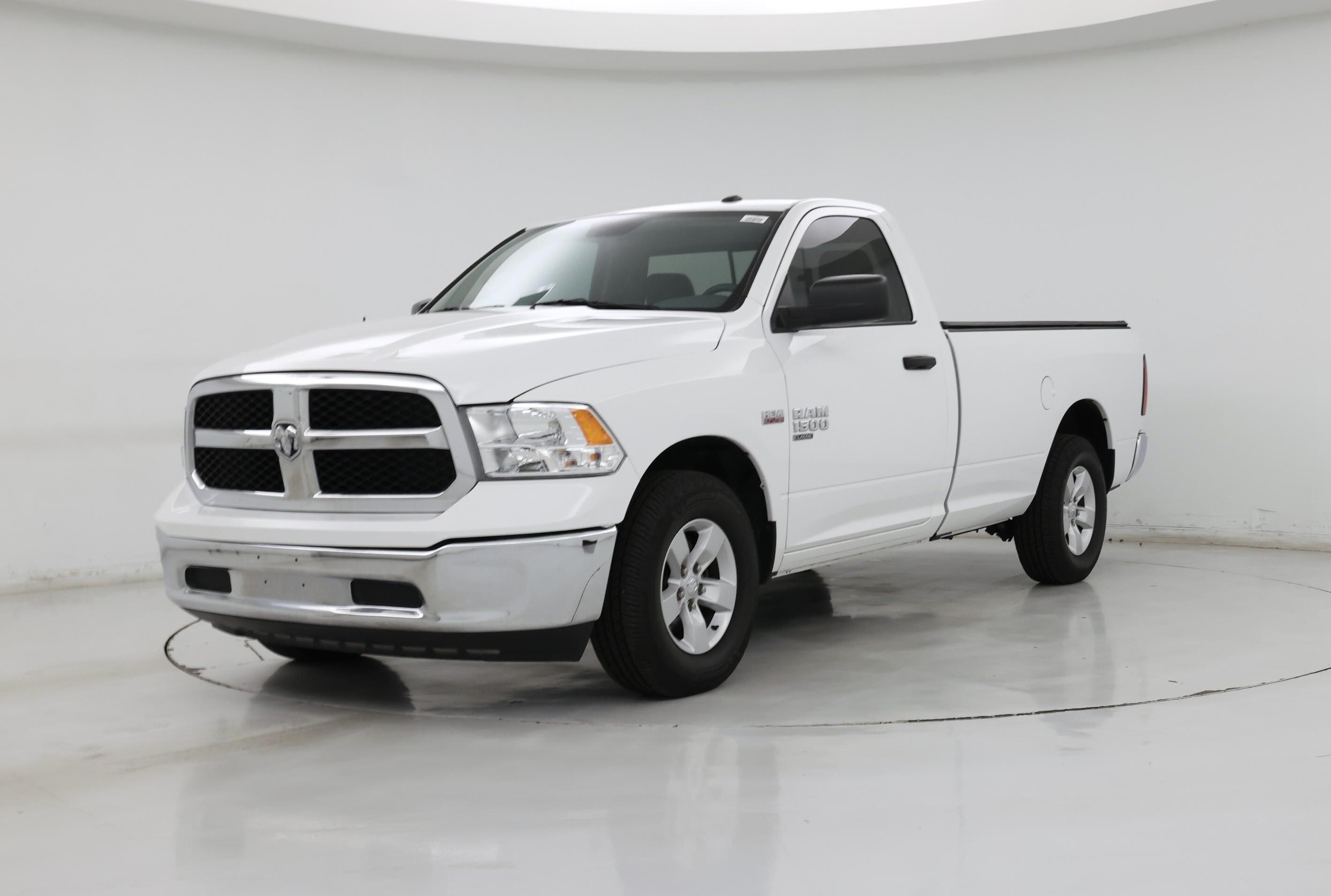 Thumbnail: 2019 RAM 1500 Classic - 4