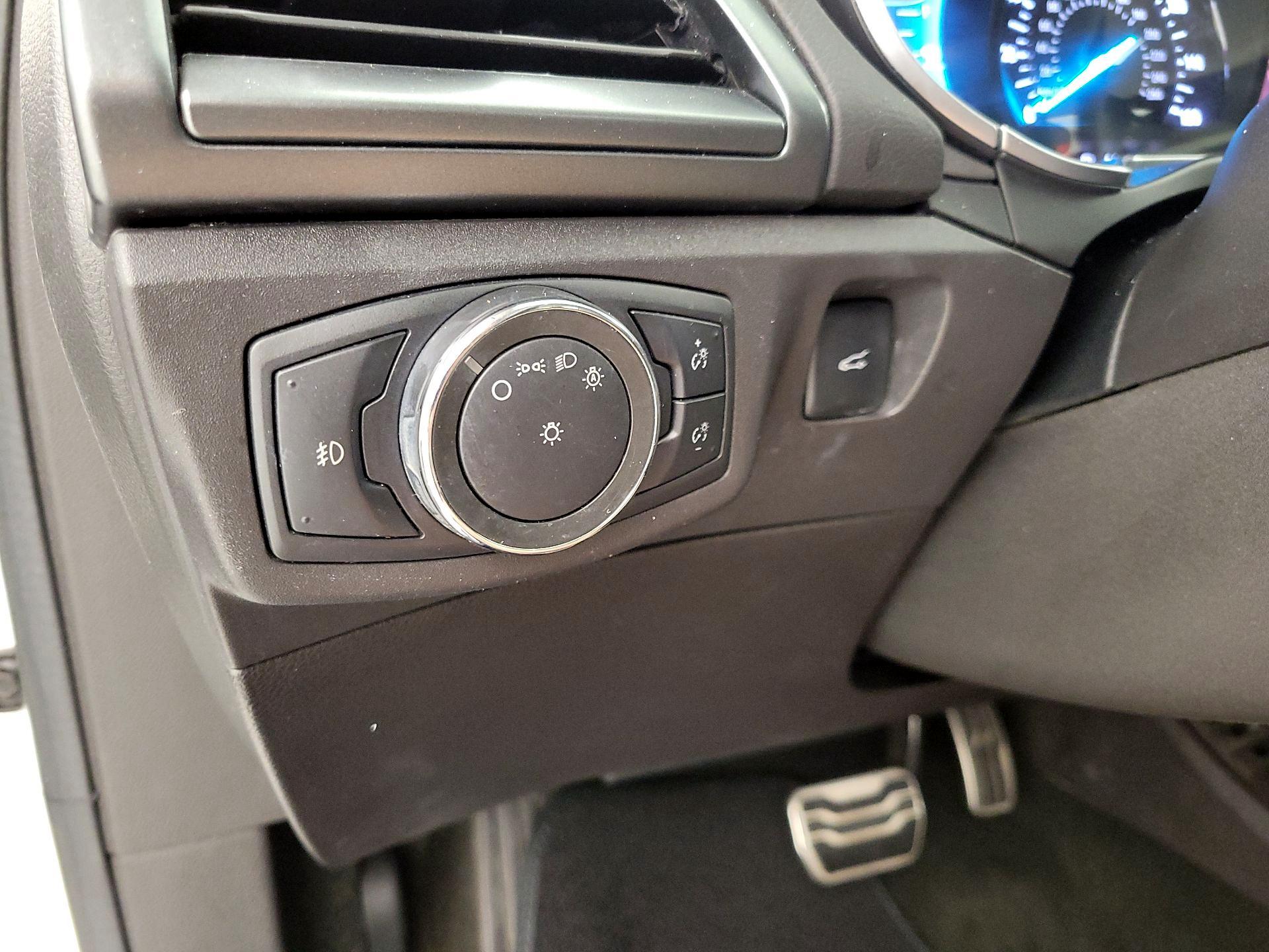 Thumbnail: 2016 Ford Fusion - 13