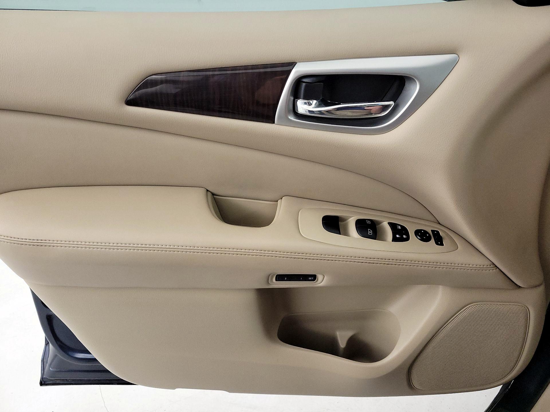 Thumbnail: 2014 Nissan Pathfinder - 12