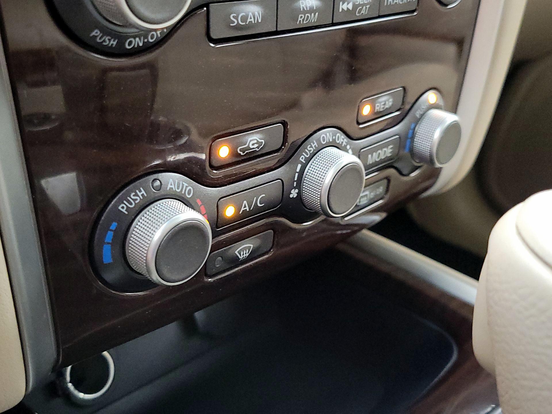 Thumbnail: 2014 Nissan Pathfinder - 16