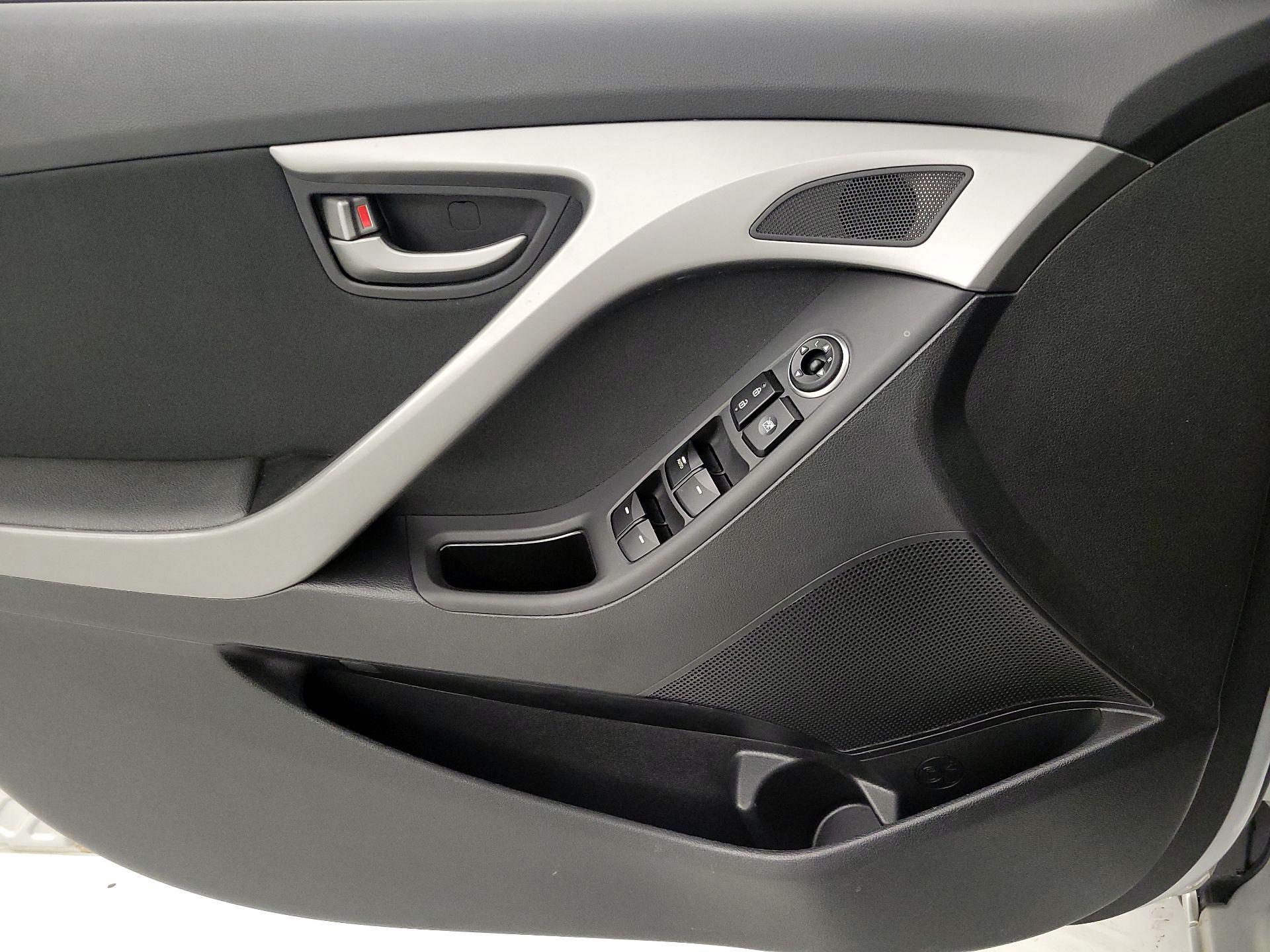 Thumbnail: 2016 Hyundai Elantra - 12