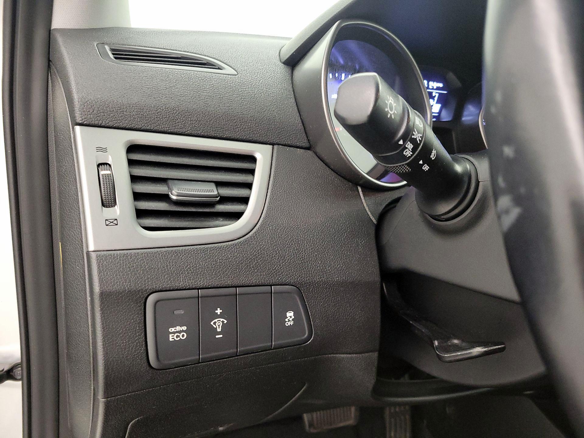 Thumbnail: 2016 Hyundai Elantra - 13