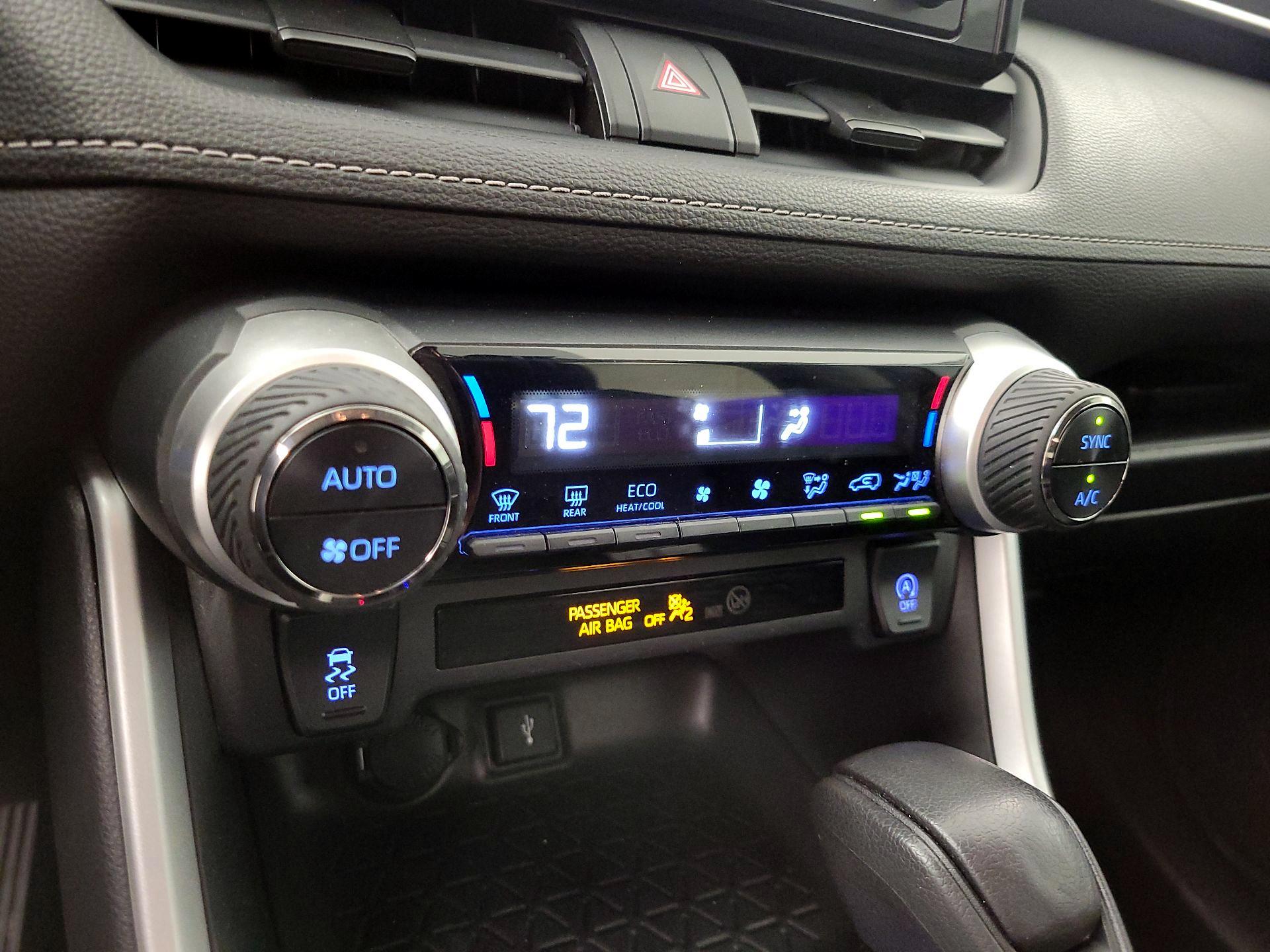Thumbnail: 2020 Toyota RAV4 - 16