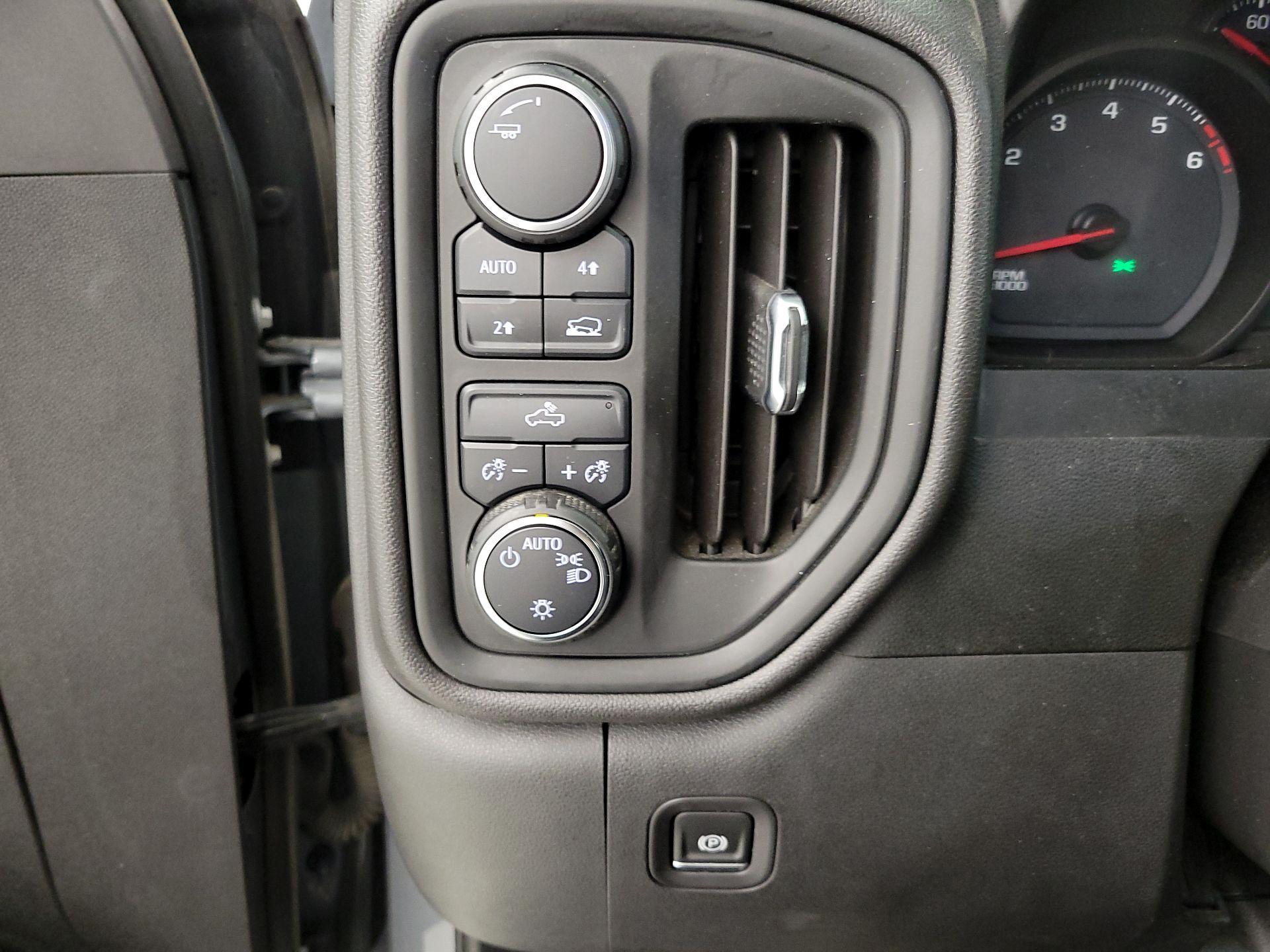Thumbnail: 2020 Chevrolet Silverado 1500 - 13