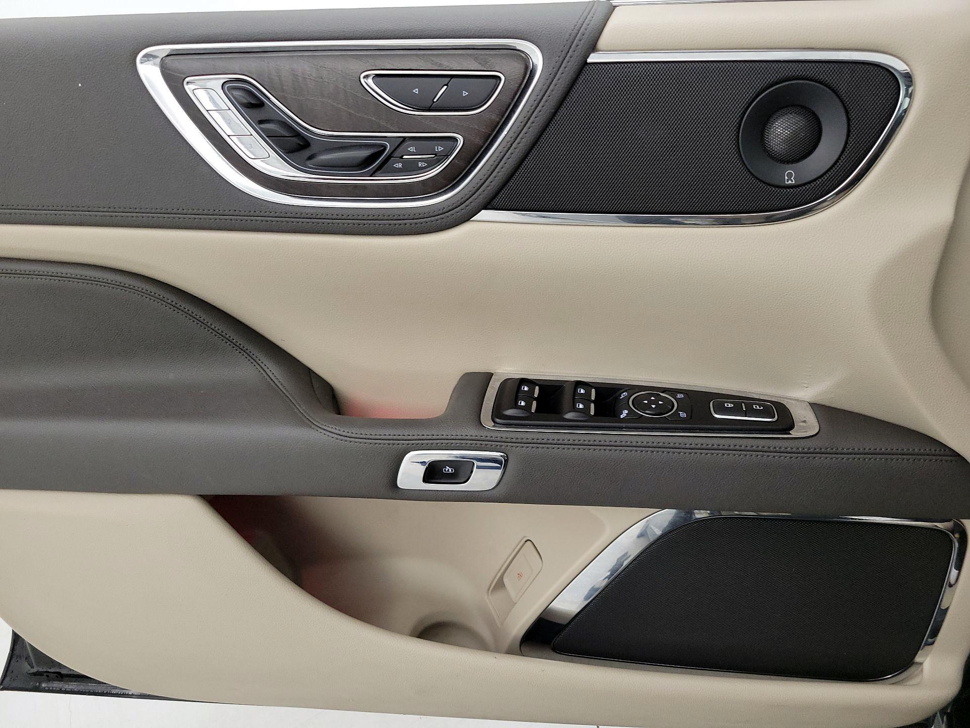 Thumbnail: 2017 Lincoln Continental - 12