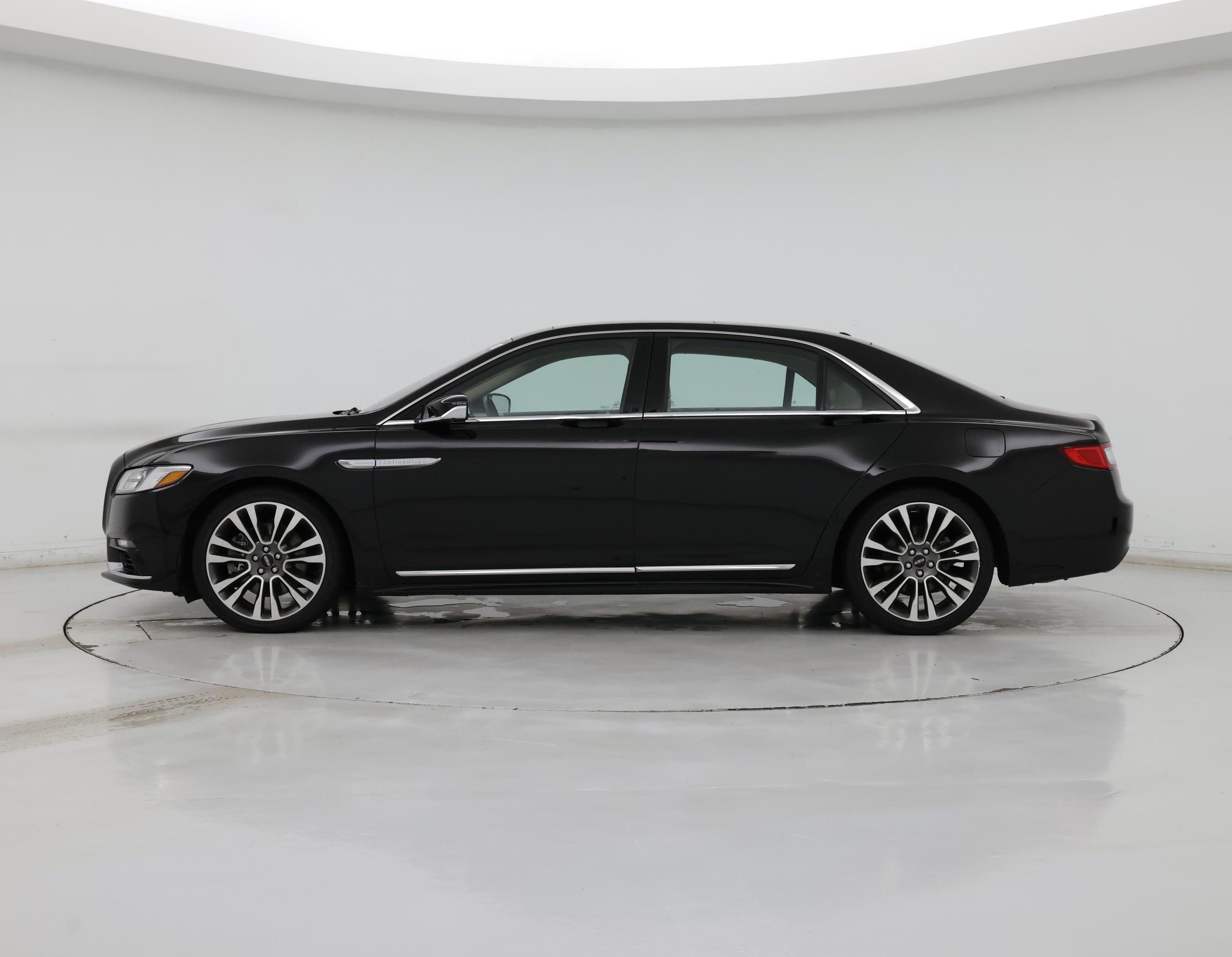 Thumbnail: 2017 Lincoln Continental - 3