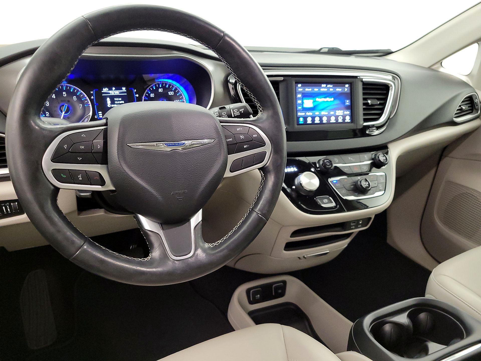 Thumbnail: 2020 Chrysler Pacifica - 9