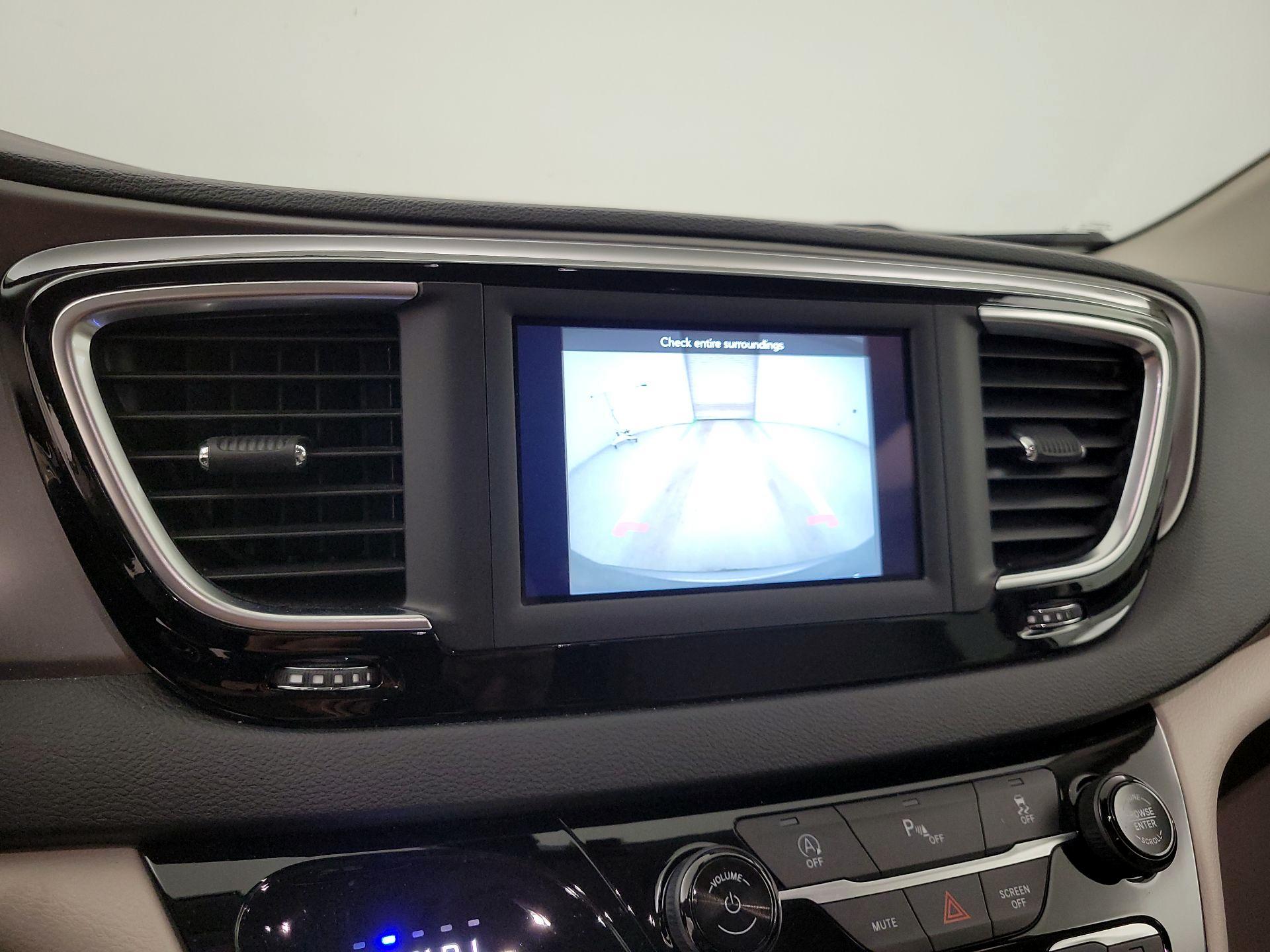 Thumbnail: 2020 Chrysler Pacifica - 14