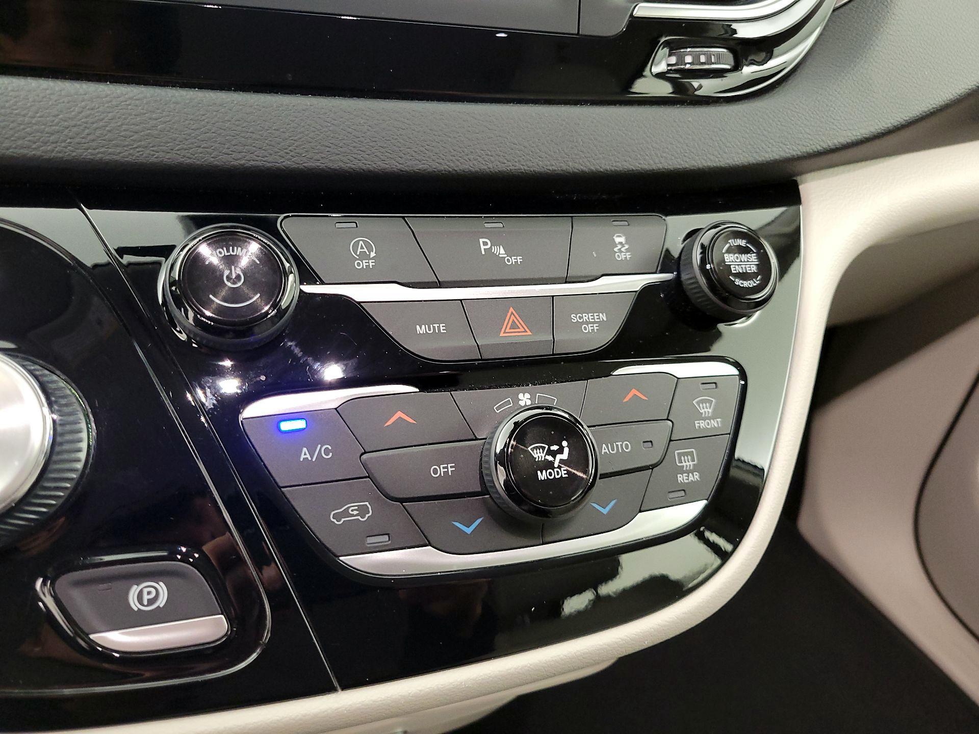 Thumbnail: 2020 Chrysler Pacifica - 16