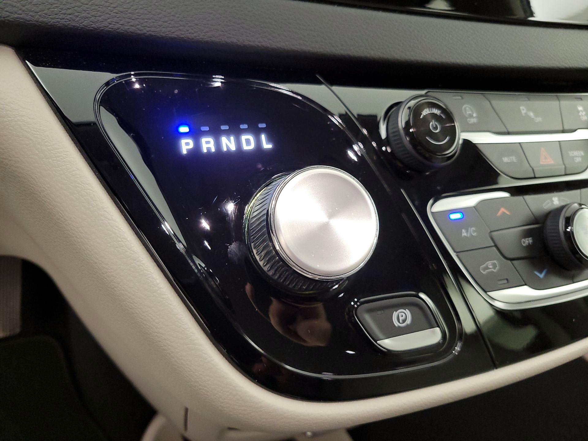 Thumbnail: 2020 Chrysler Pacifica - 17