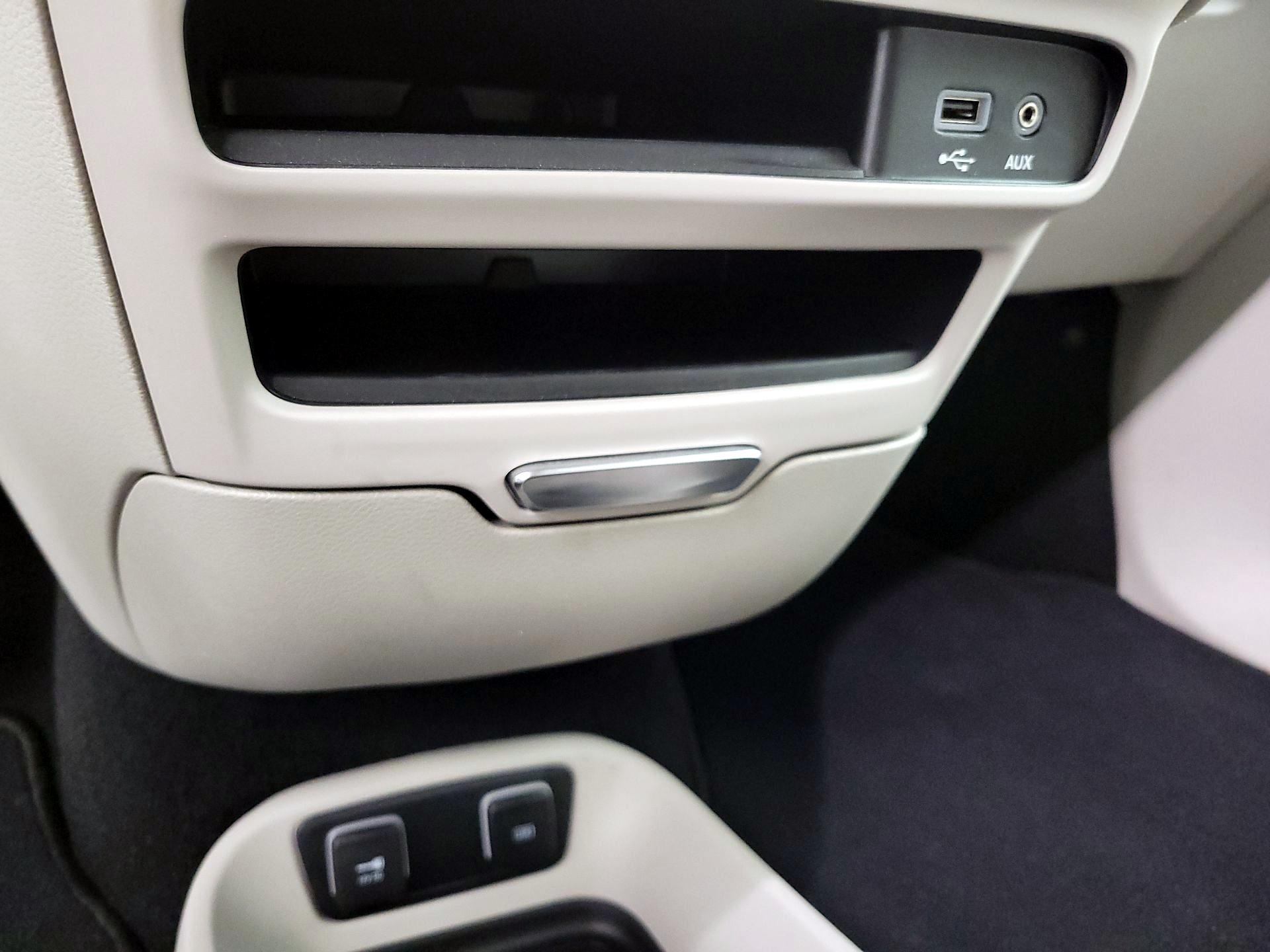 Thumbnail: 2020 Chrysler Pacifica - 18