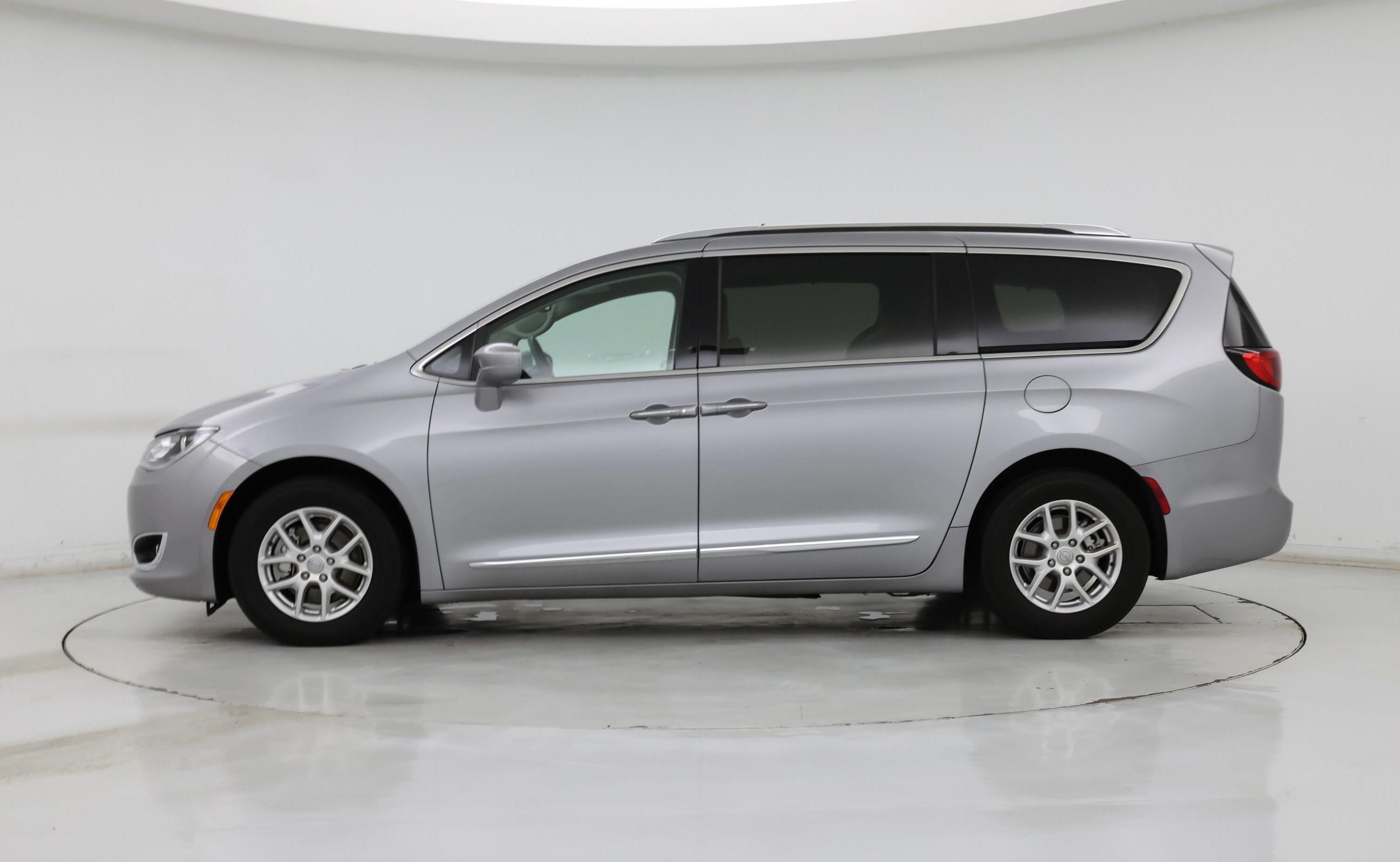 Thumbnail: 2020 Chrysler Pacifica - 3