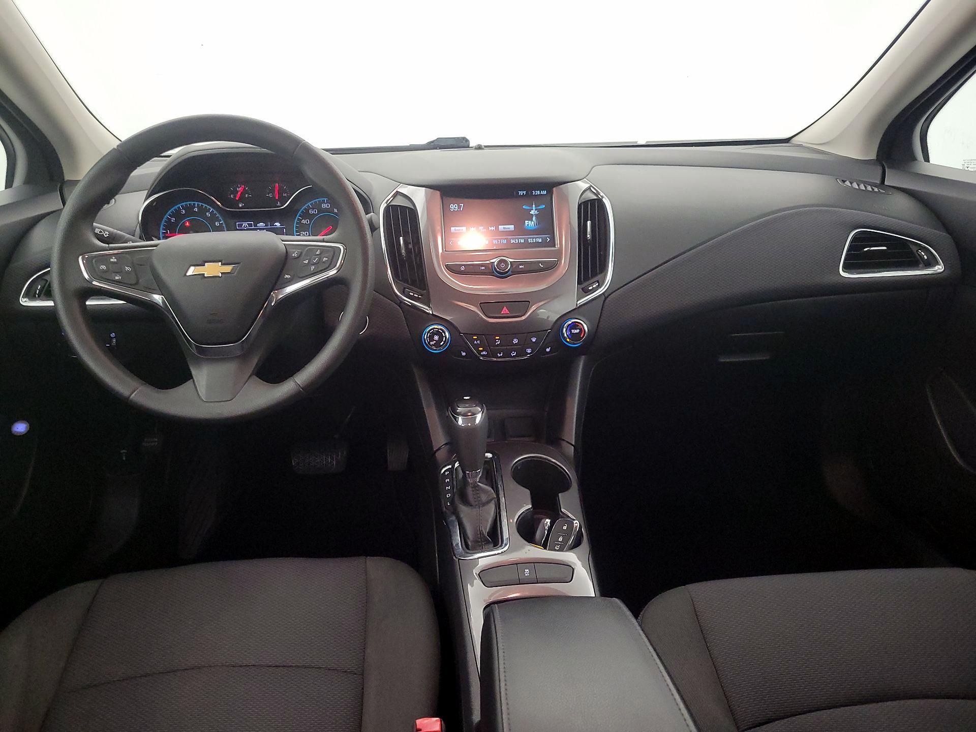 Thumbnail: 2018 Chevrolet Cruze - 9