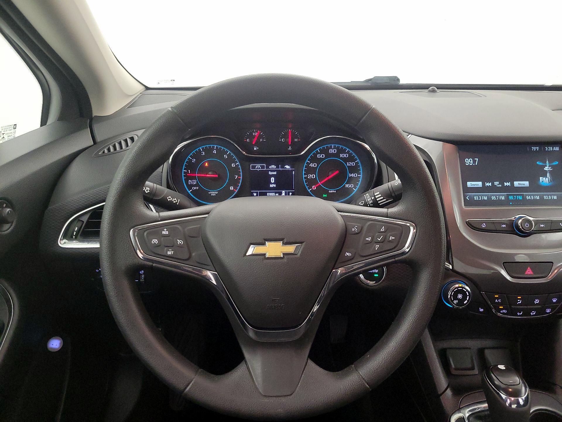 Thumbnail: 2018 Chevrolet Cruze - 10