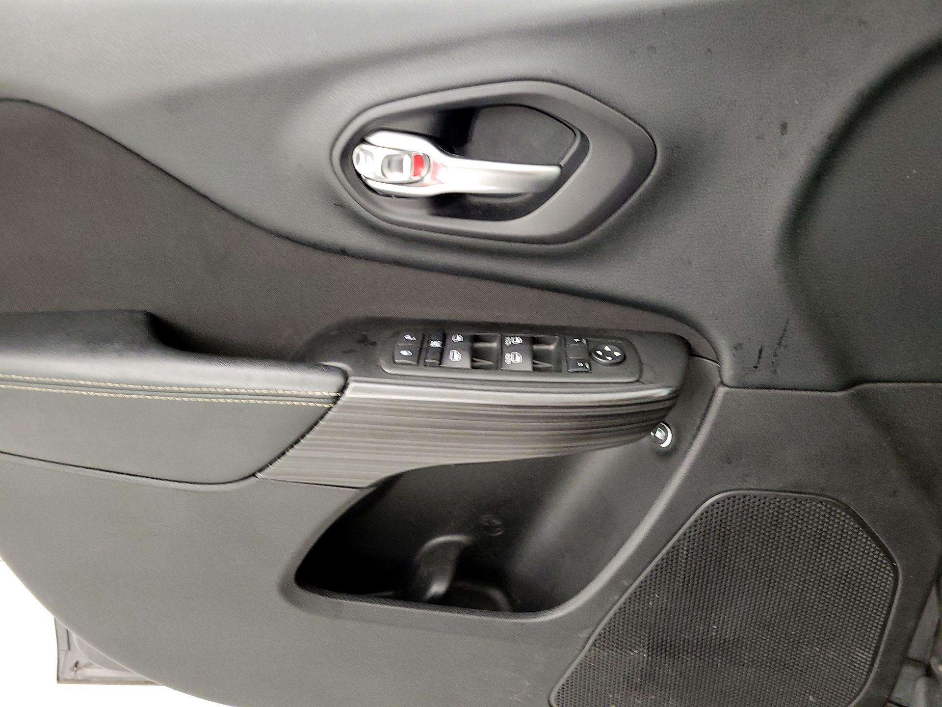 Thumbnail: 2014 Jeep Cherokee - 12
