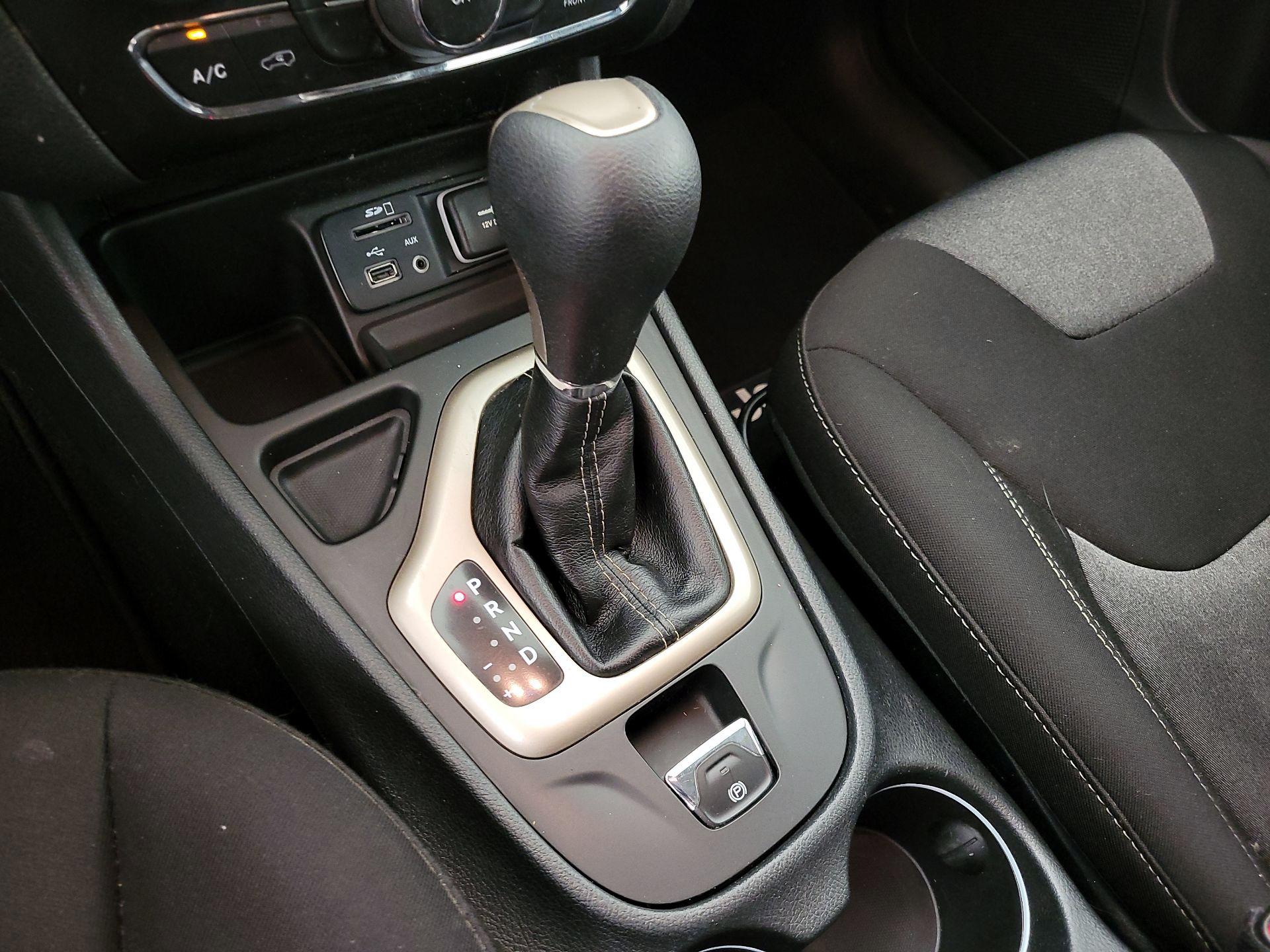 Thumbnail: 2014 Jeep Cherokee - 16
