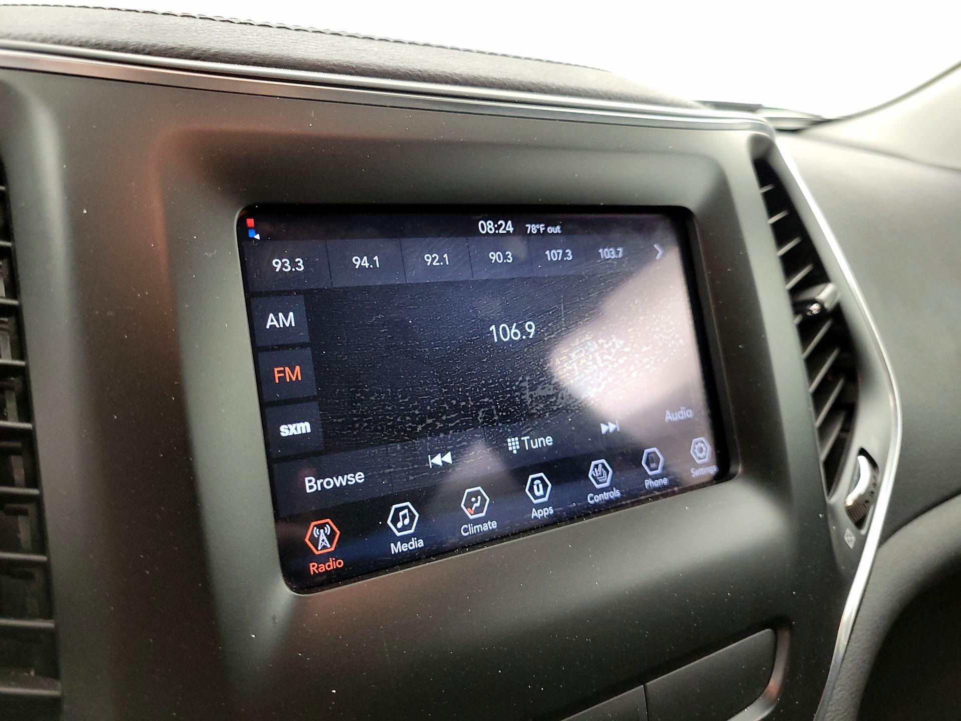 Thumbnail: 2019 Jeep Cherokee - 15
