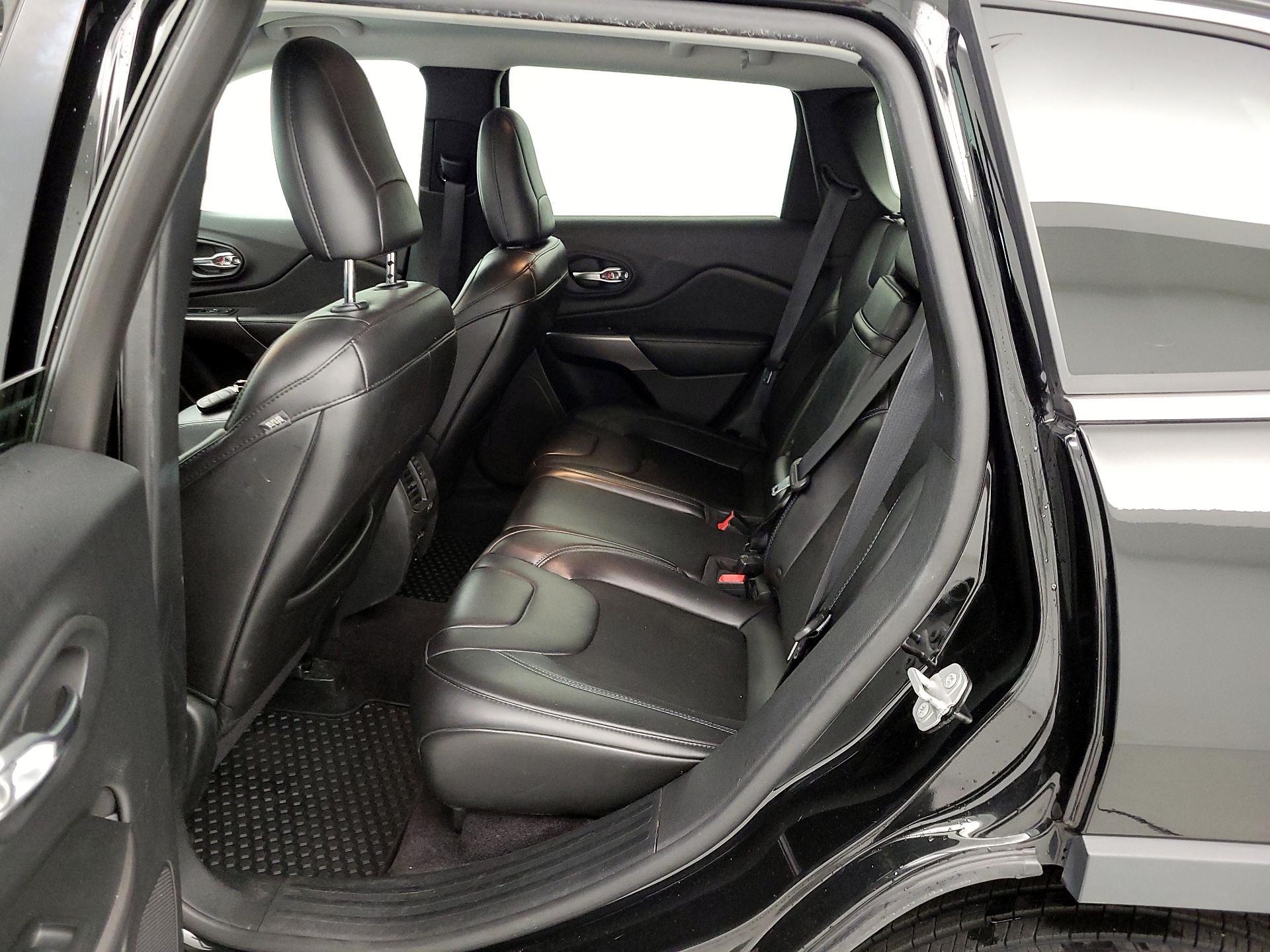 Thumbnail: 2019 Jeep Cherokee - 19