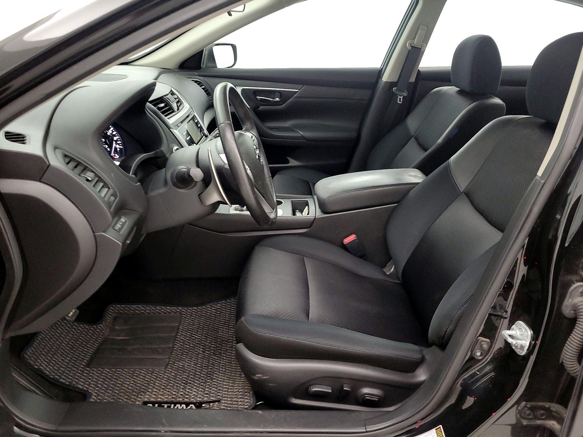 Thumbnail: 2016 Nissan Altima - 11