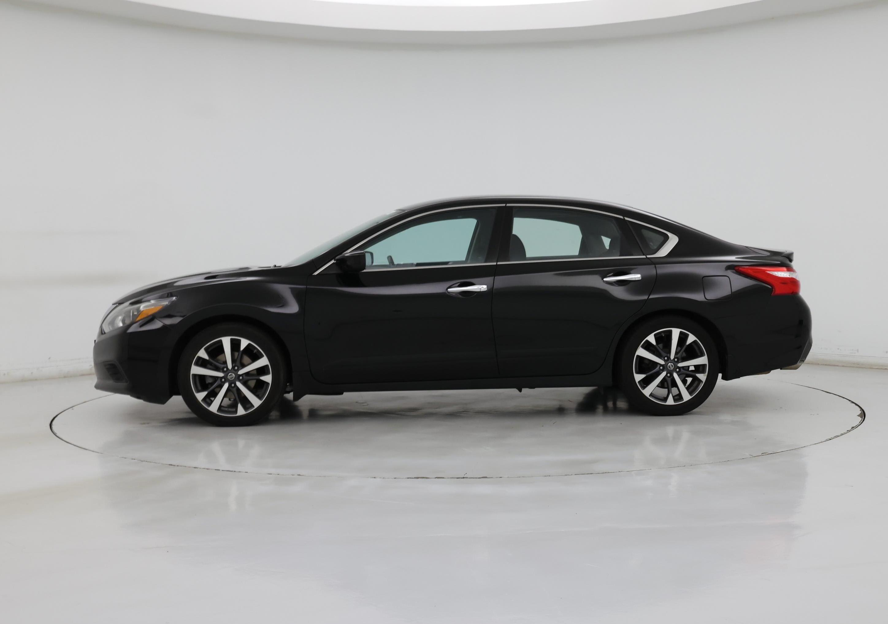 Thumbnail: 2016 Nissan Altima - 3