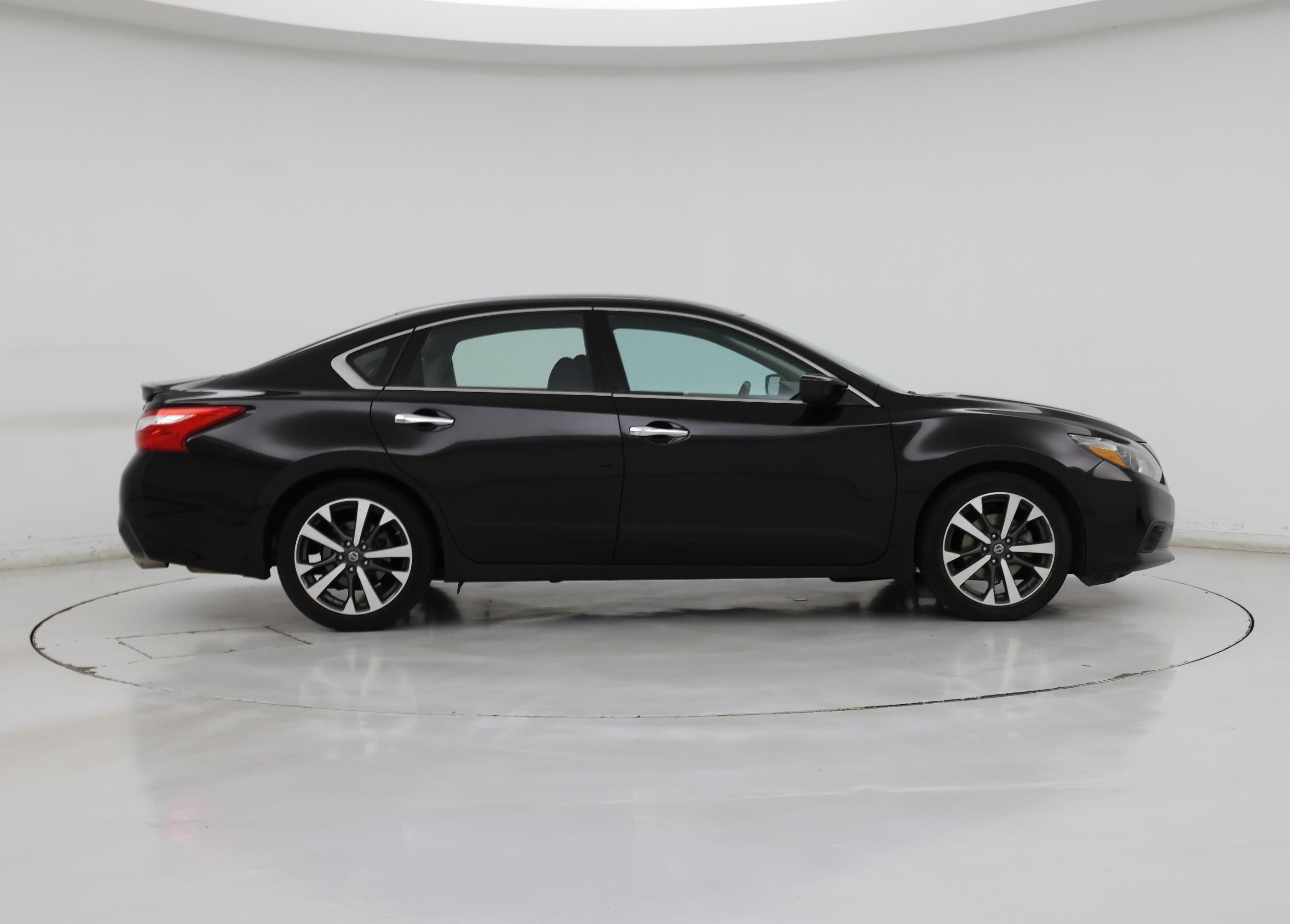 Thumbnail: 2016 Nissan Altima - 7