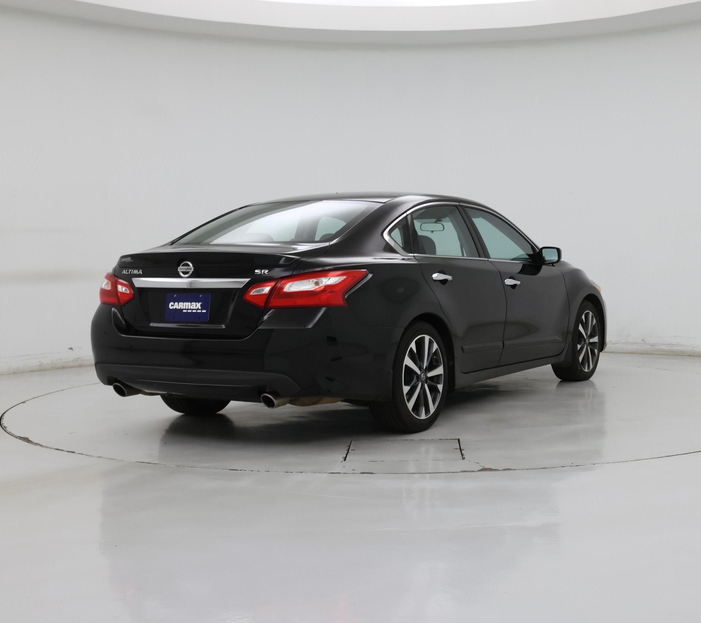 Thumbnail: 2016 Nissan Altima - 8