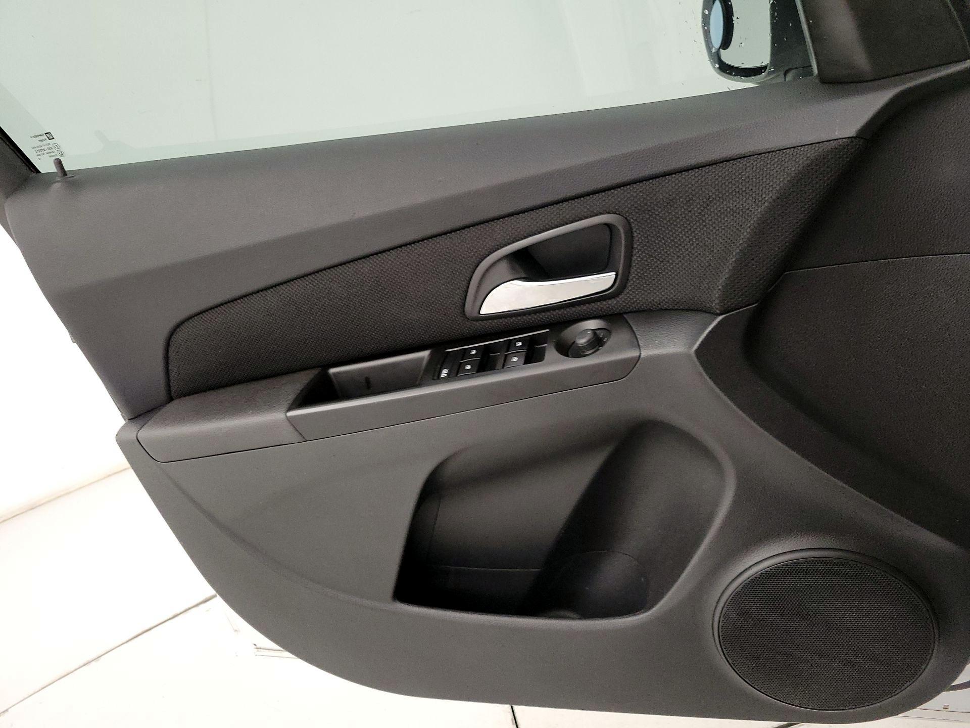 Thumbnail: 2014 Chevrolet Cruze - 12