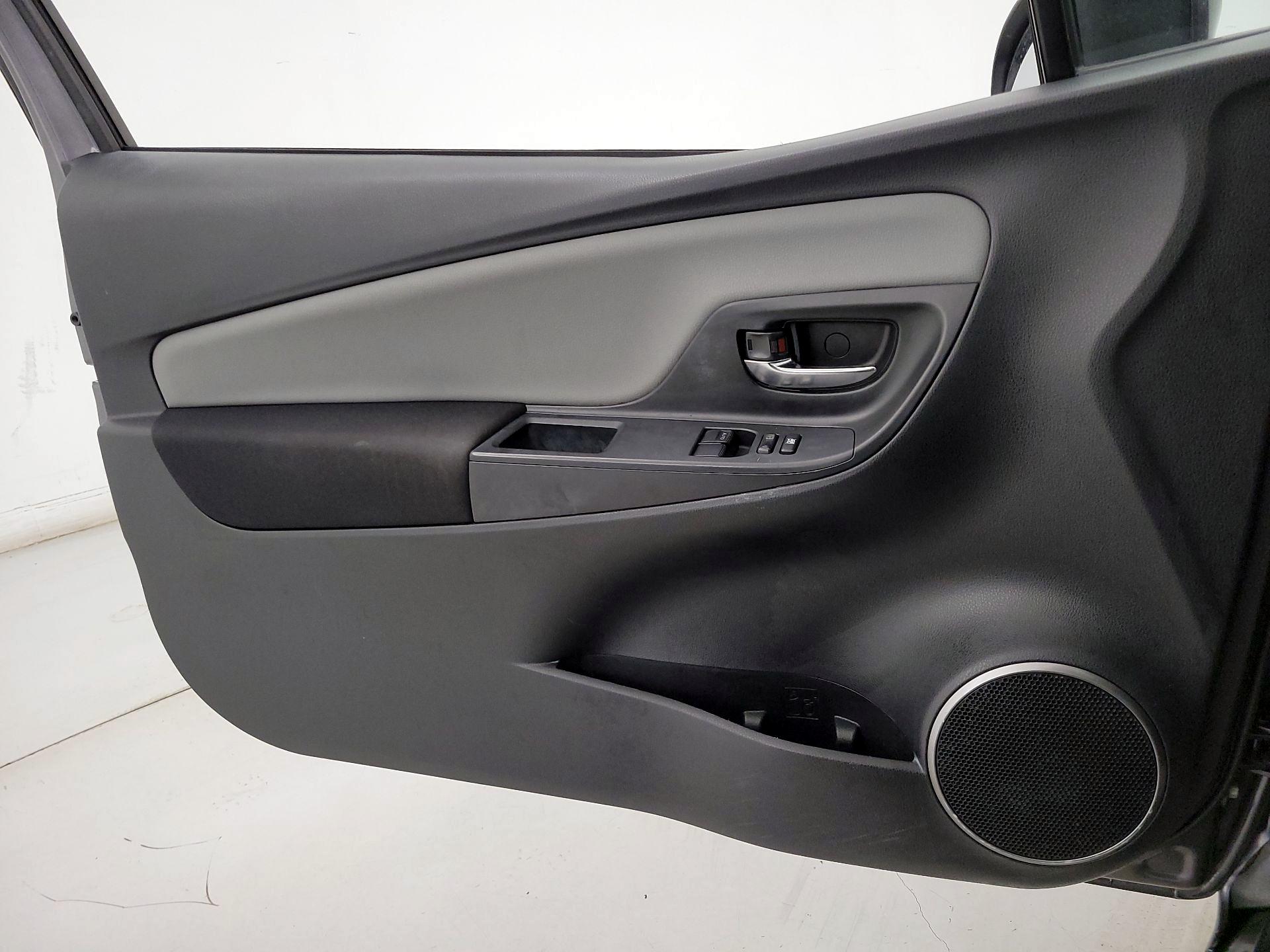 Thumbnail: 2015 Toyota Yaris - 12