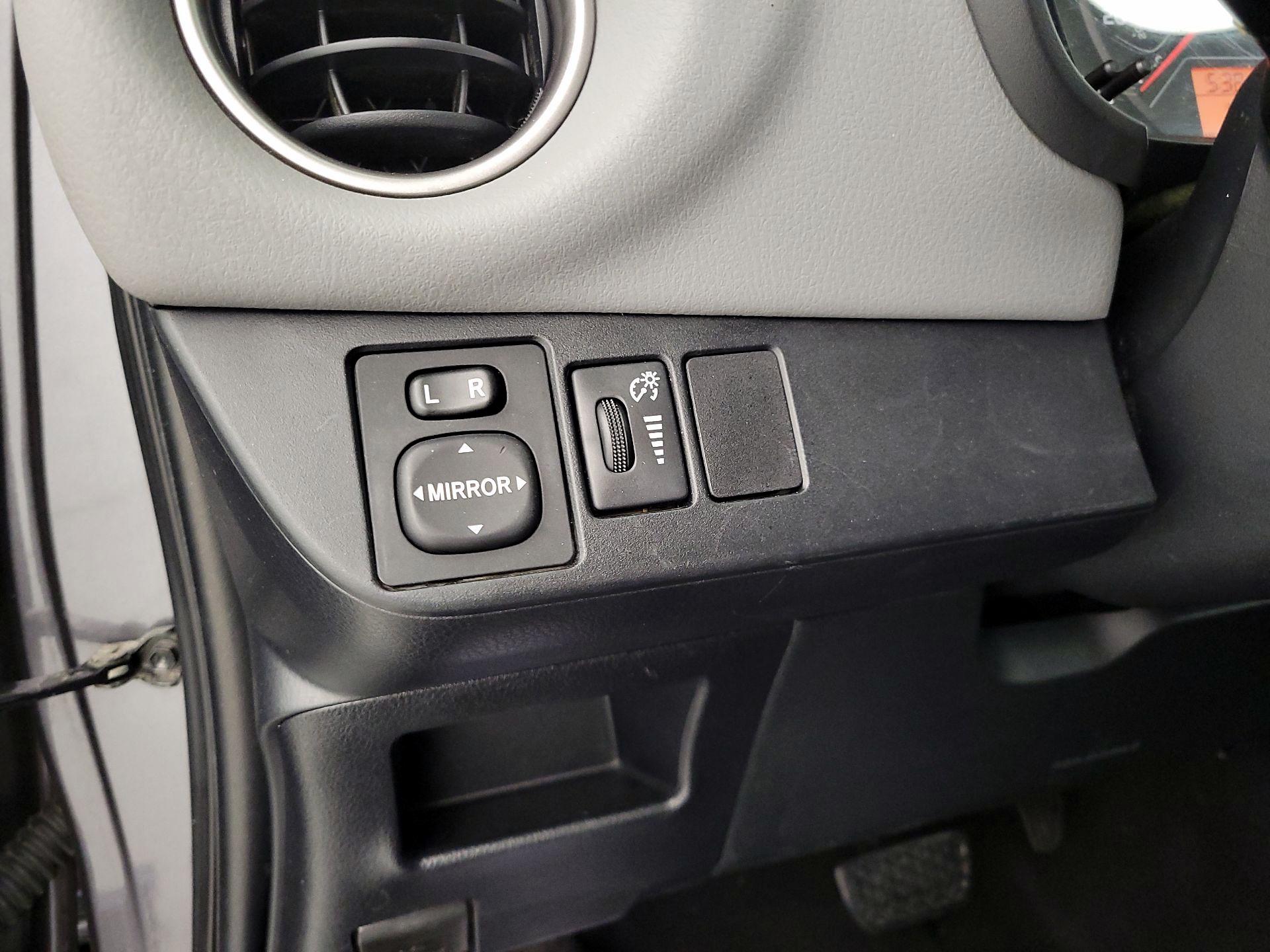 Thumbnail: 2015 Toyota Yaris - 13
