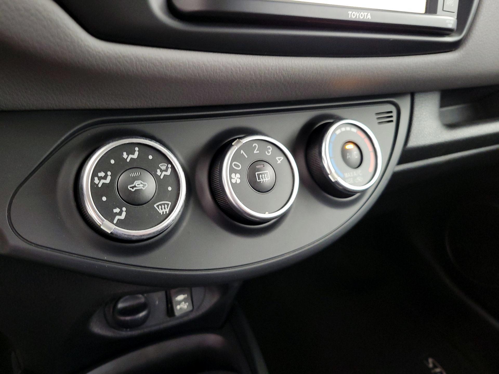 Thumbnail: 2015 Toyota Yaris - 15