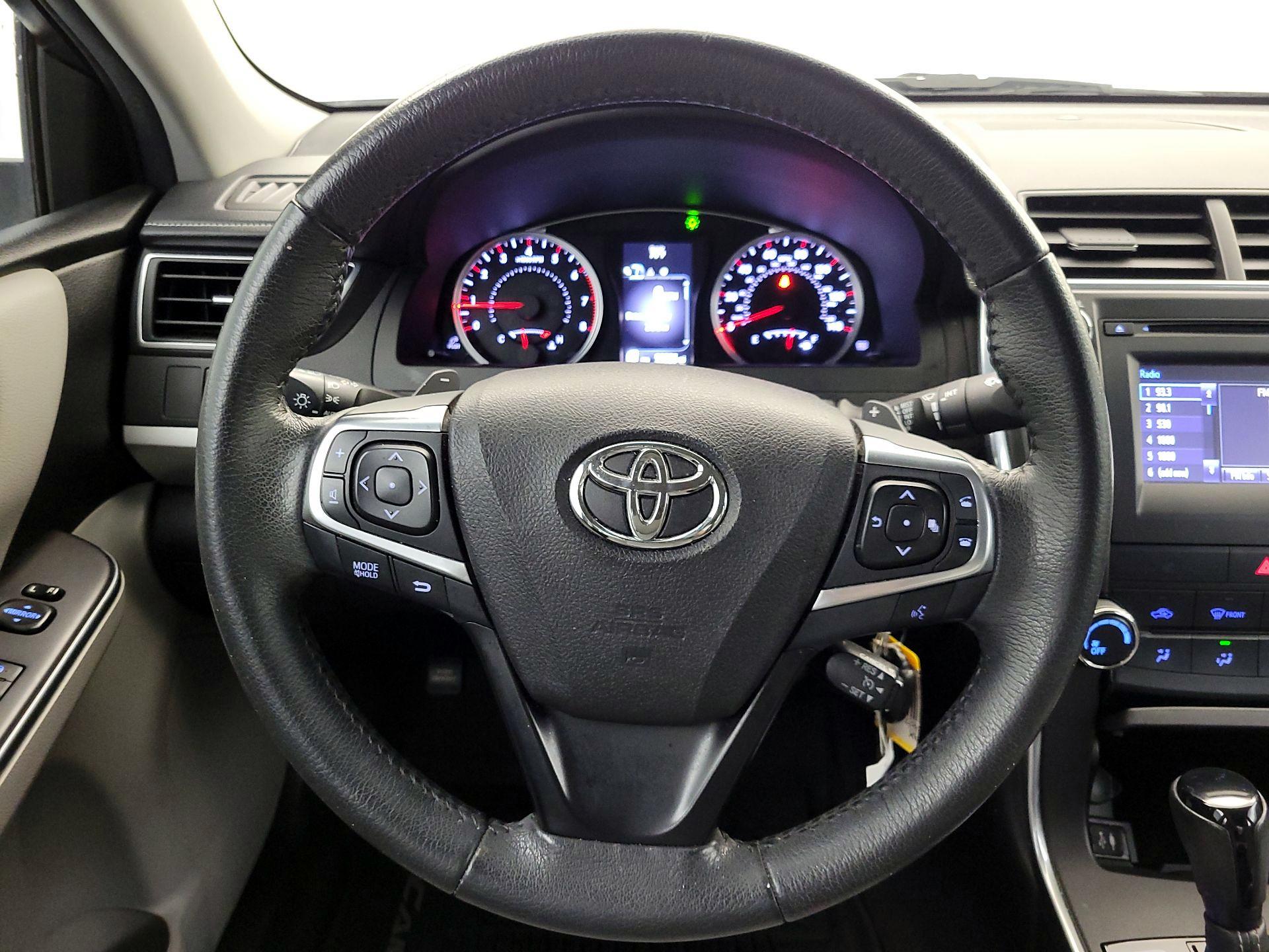 Thumbnail: 2017 Toyota Camry - 10
