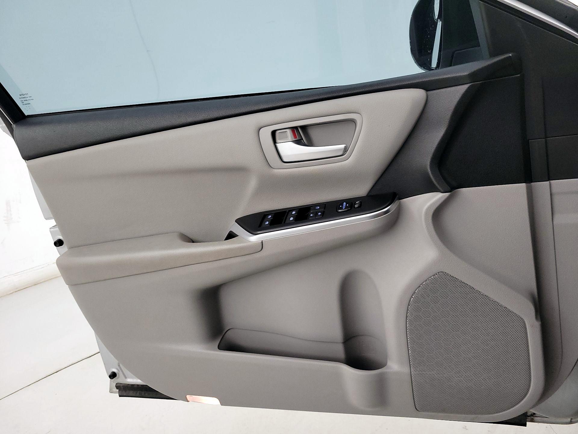Thumbnail: 2017 Toyota Camry - 12