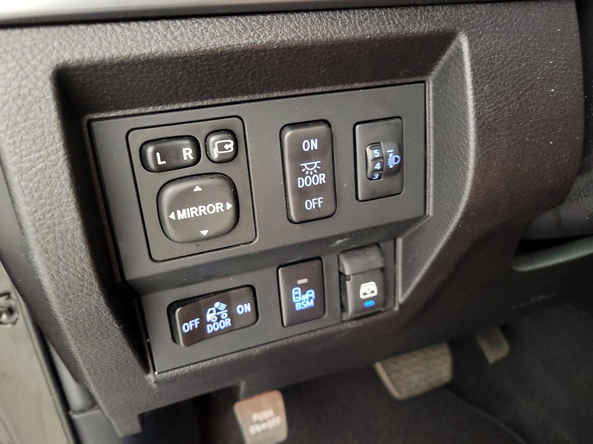 Thumbnail: 2014 Toyota Tundra - 13