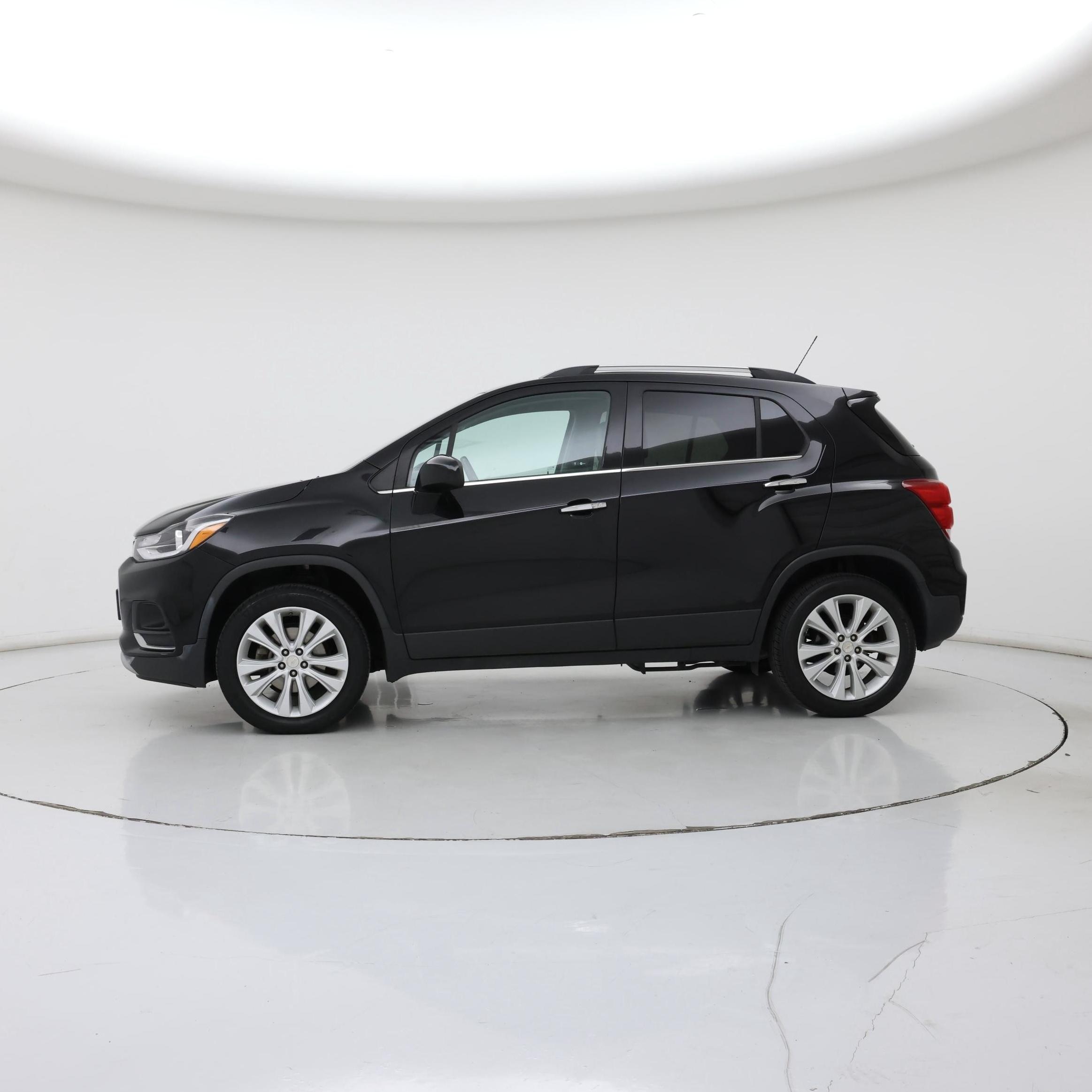 Thumbnail: 2017 Chevrolet Trax - 3