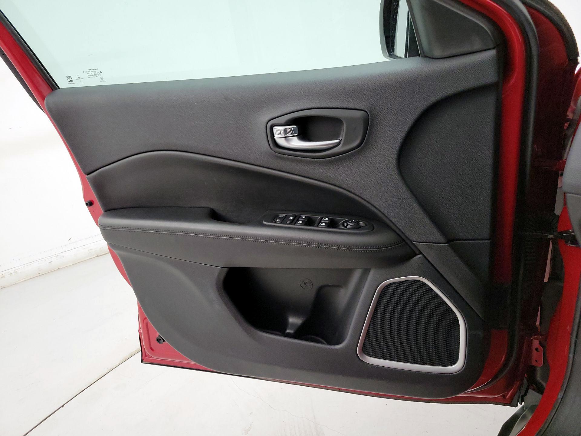 Thumbnail: 2021 Jeep Compass - 12