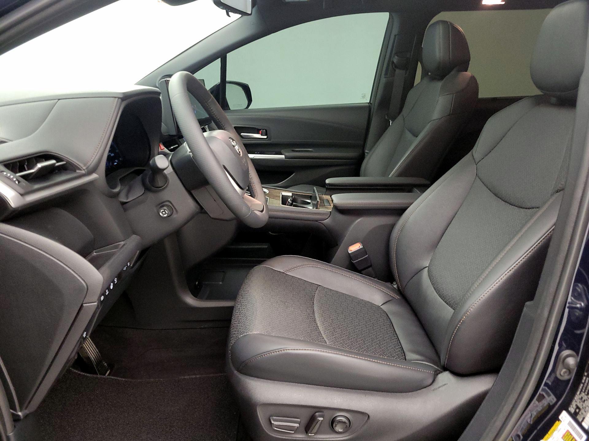 Thumbnail: 2025 Toyota Sienna - 11