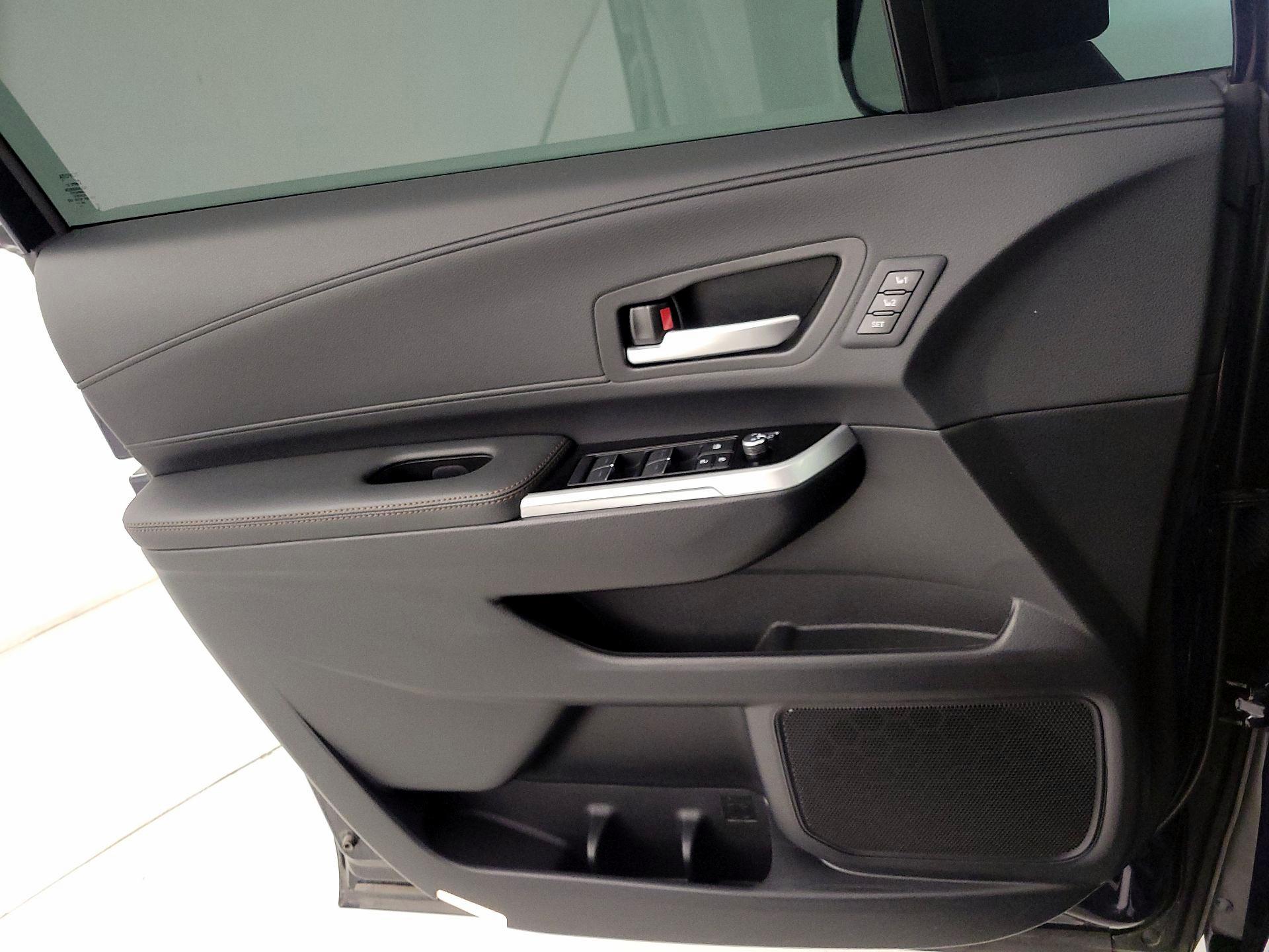 Thumbnail: 2025 Toyota Sienna - 12