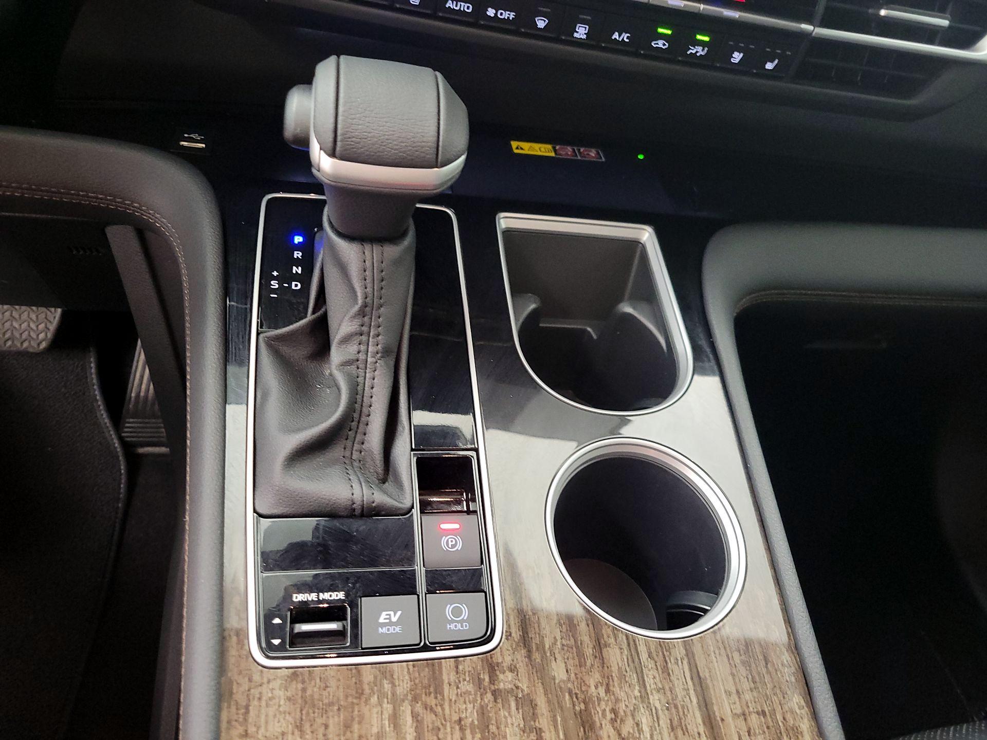 Thumbnail: 2025 Toyota Sienna - 18