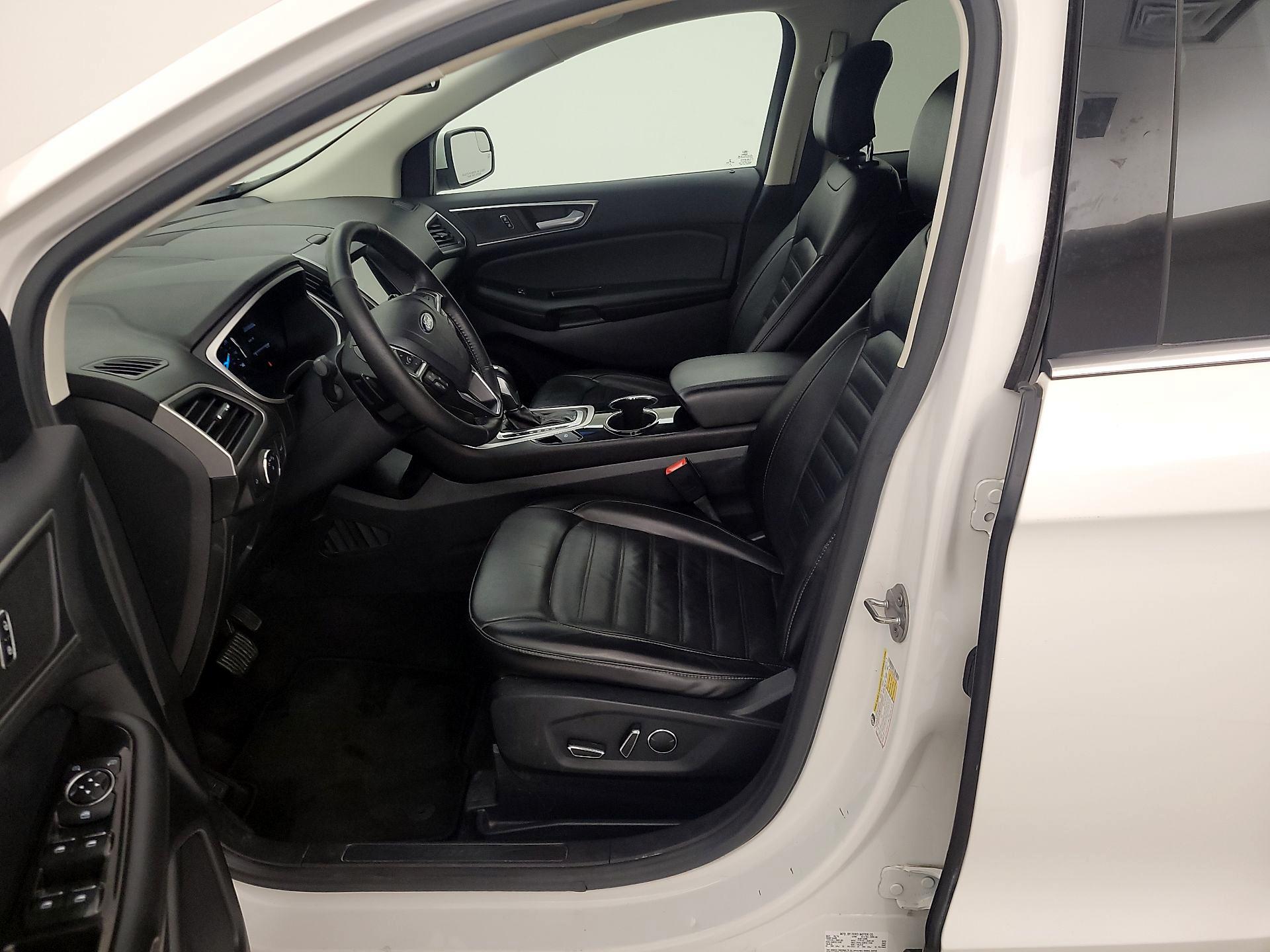 Thumbnail: 2016 Ford Edge - 11