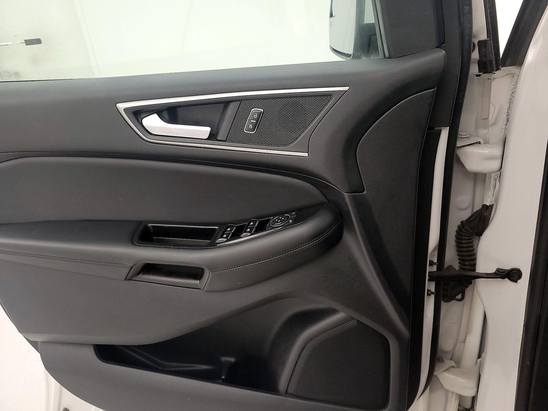 Thumbnail: 2016 Ford Edge - 12