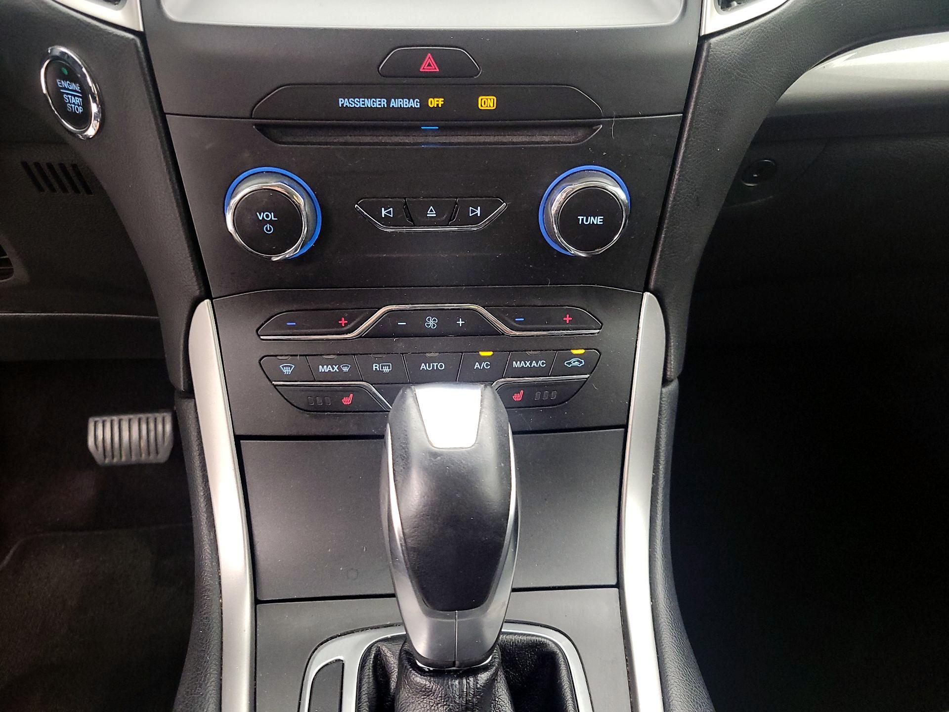 Thumbnail: 2016 Ford Edge - 16