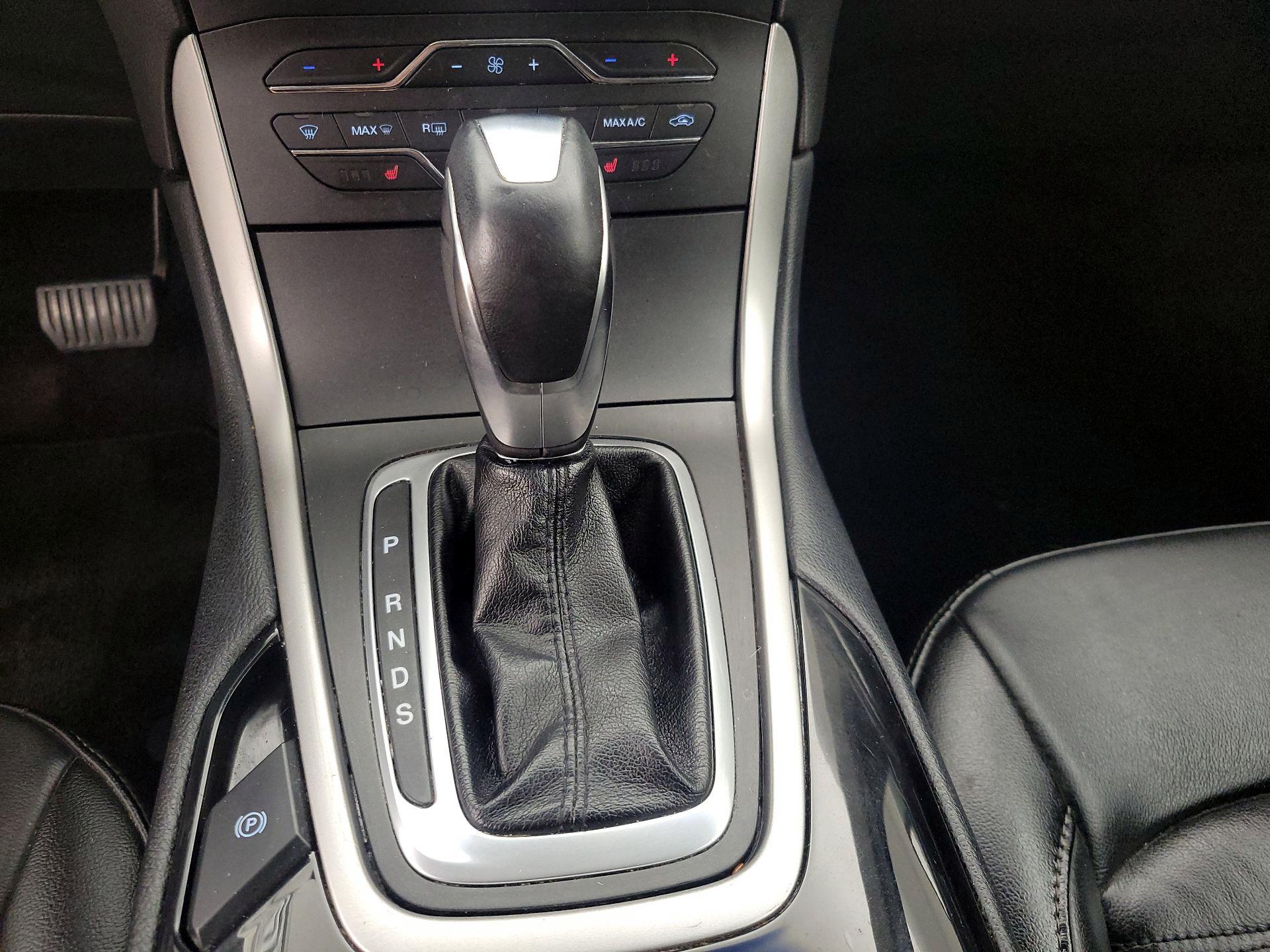 Thumbnail: 2016 Ford Edge - 17
