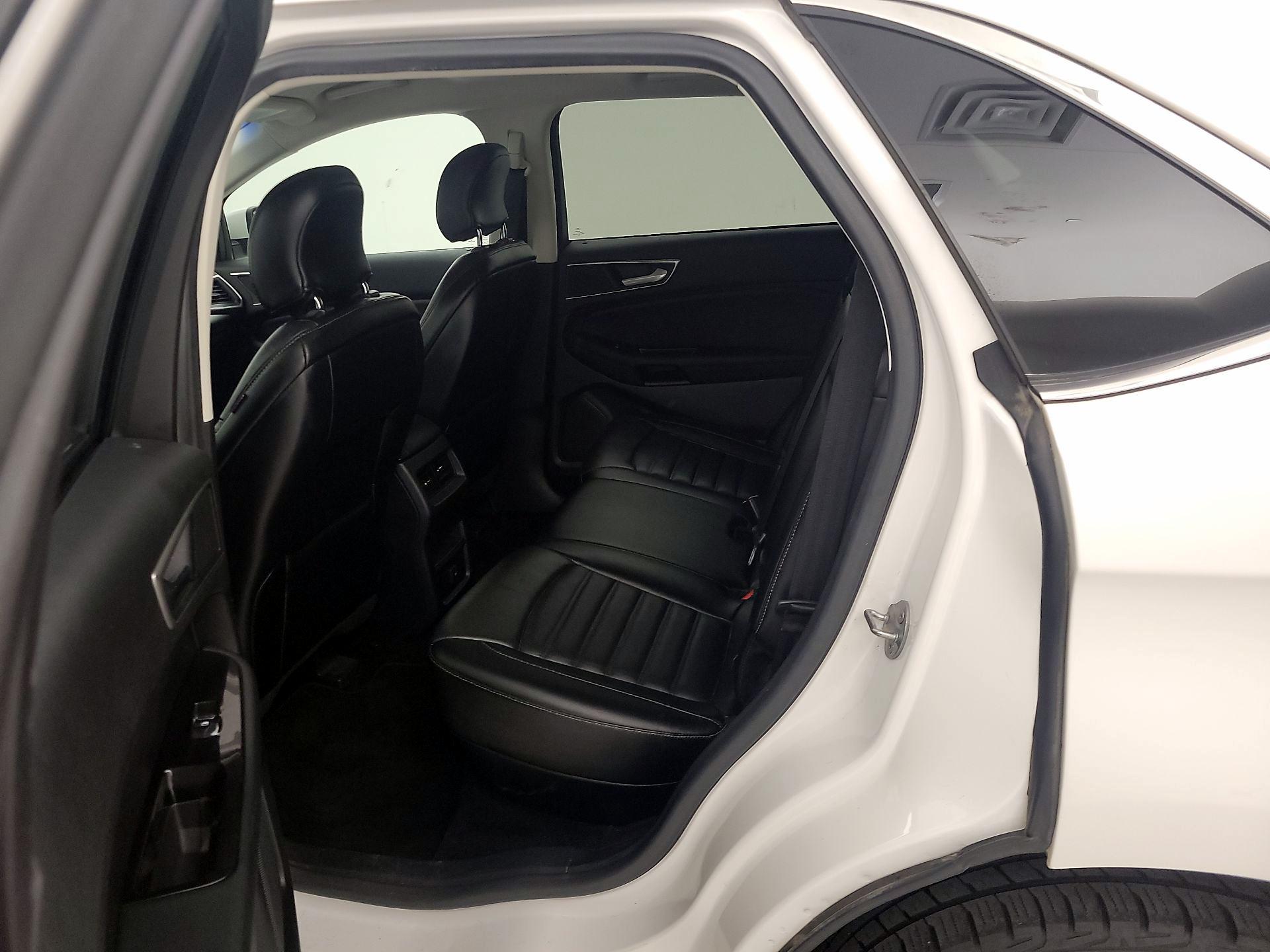 Thumbnail: 2016 Ford Edge - 19
