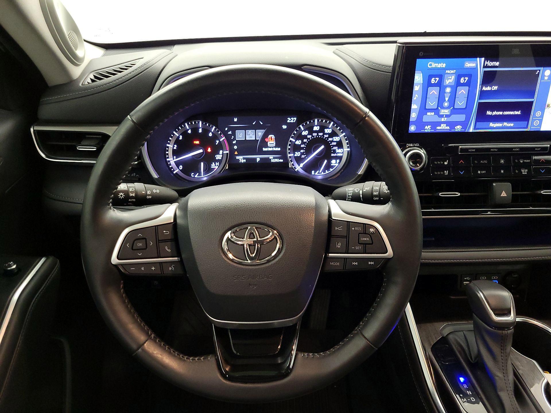 Thumbnail: 2022 Toyota Highlander - 10