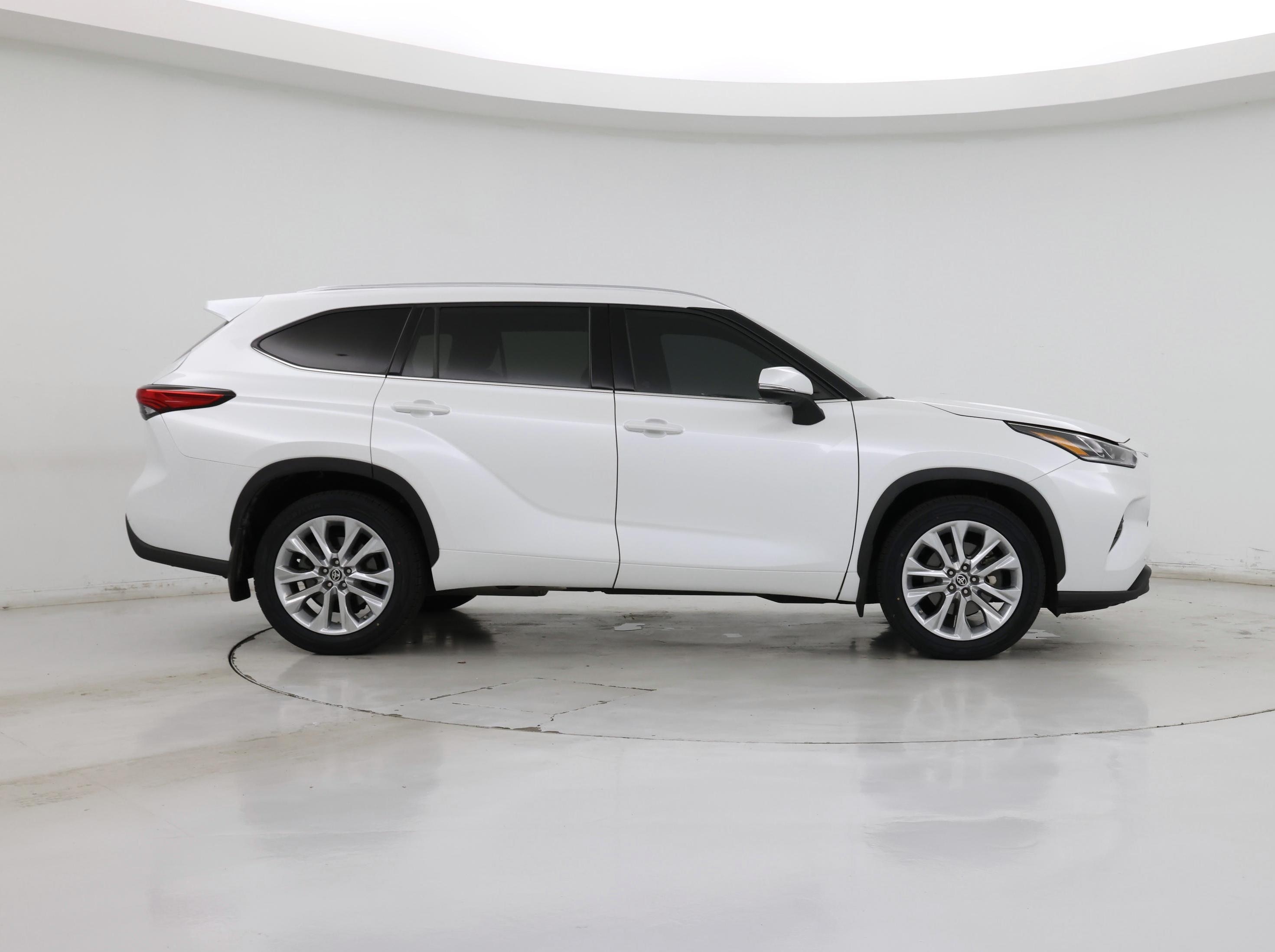 Thumbnail: 2022 Toyota Highlander - 7