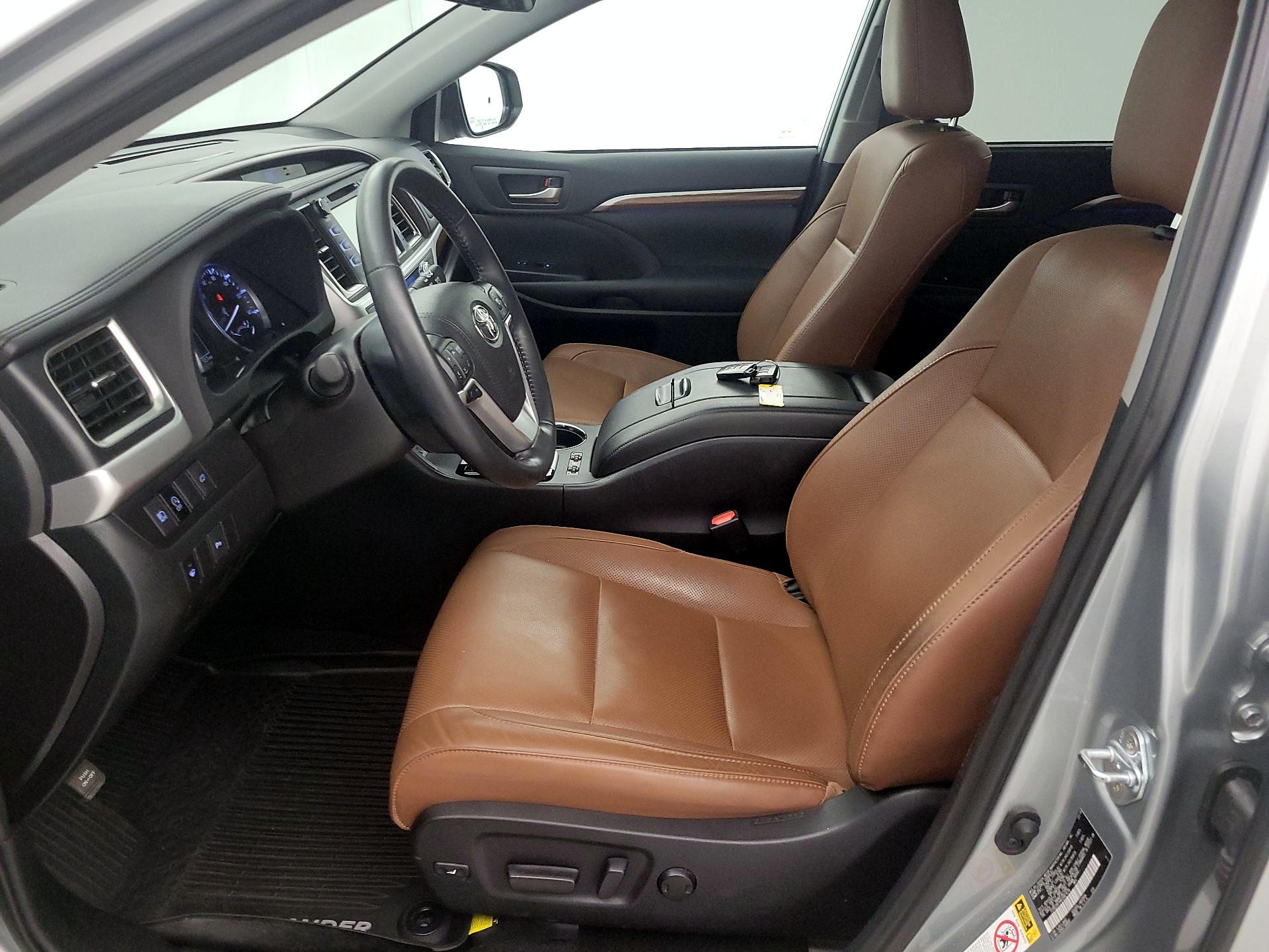 Thumbnail: 2019 Toyota Highlander - 11