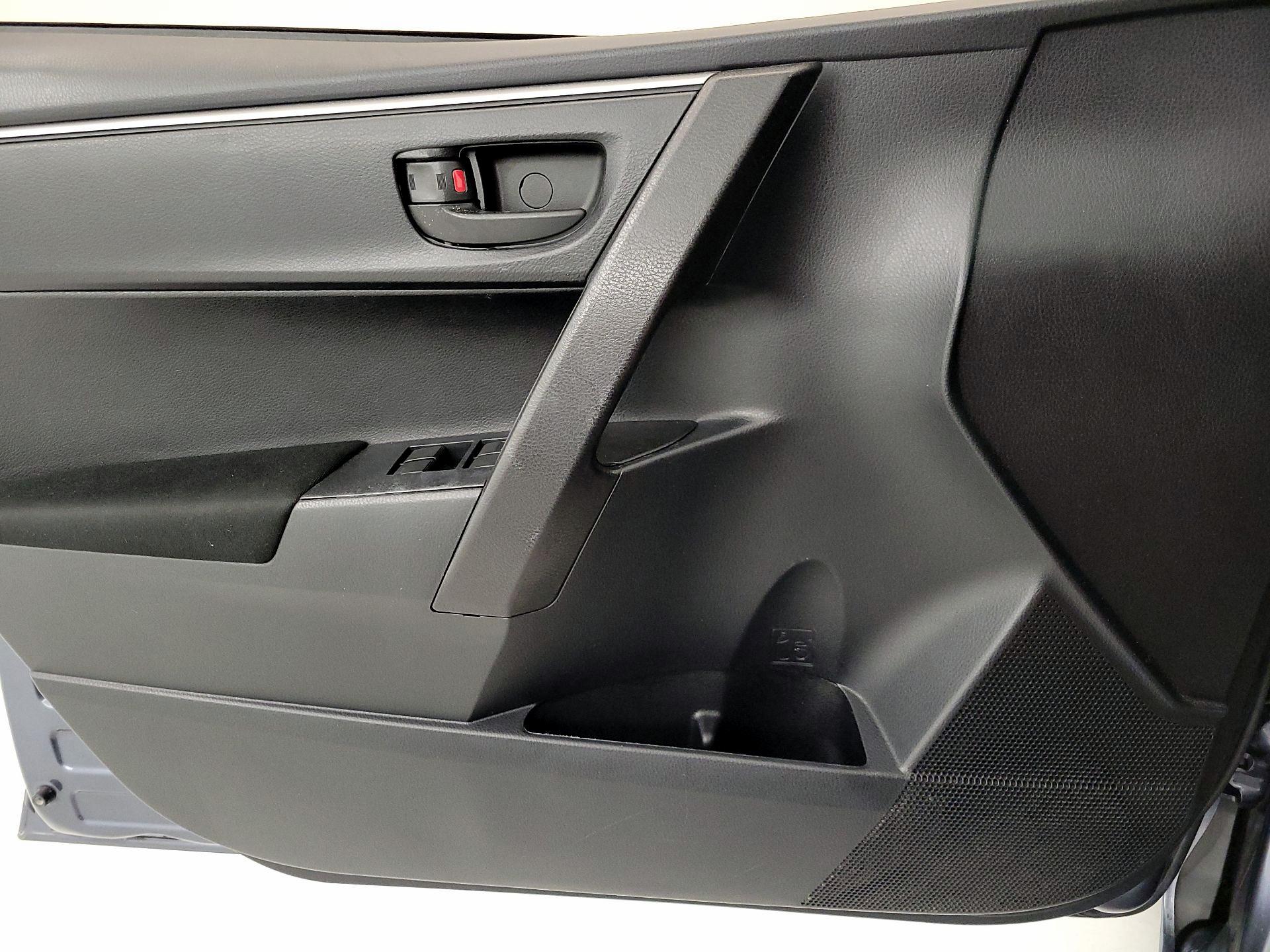 Thumbnail: 2015 Toyota Corolla - 12